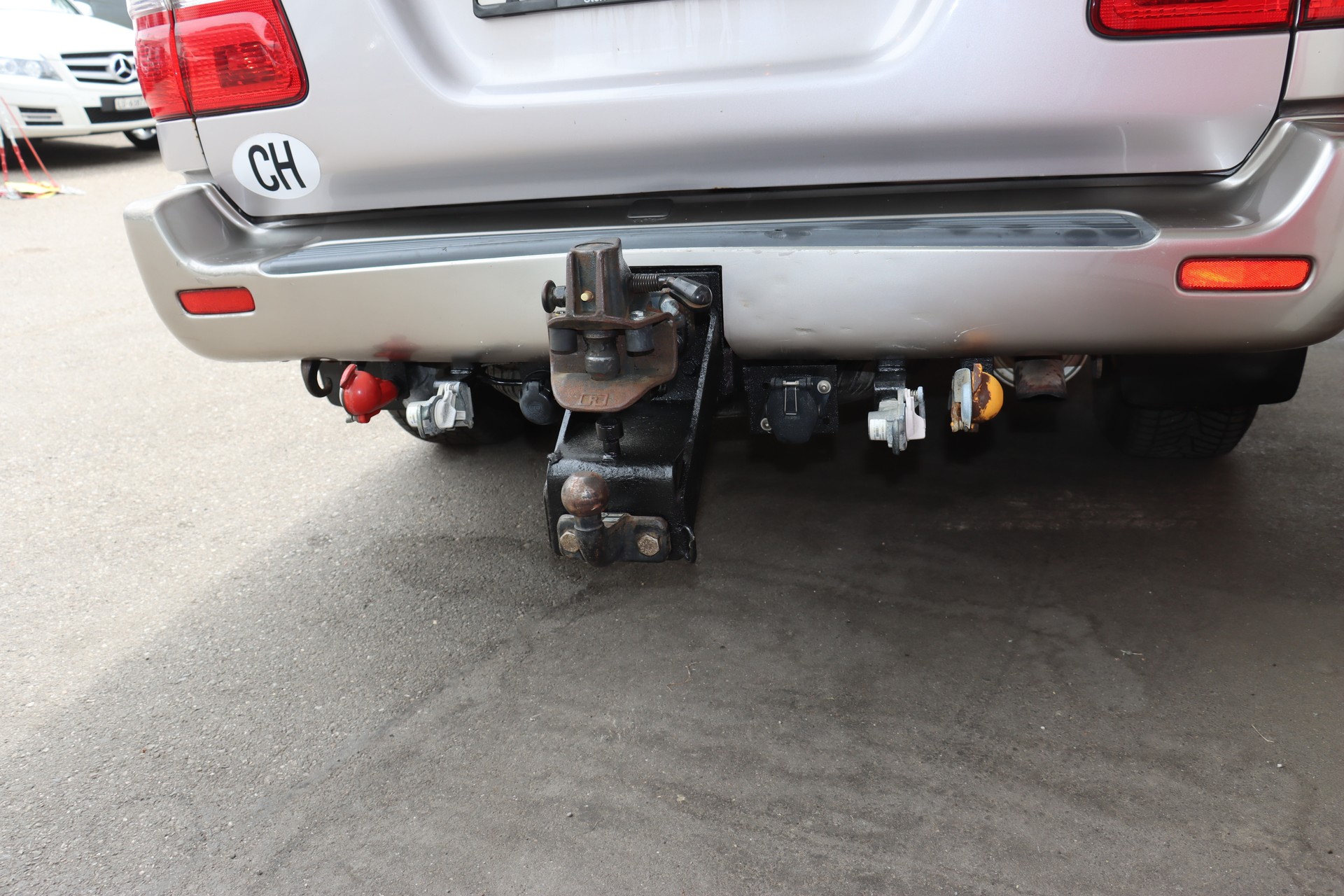 TOYOTA Land Cruiser 500 4.2TD S.Saloon-image-8