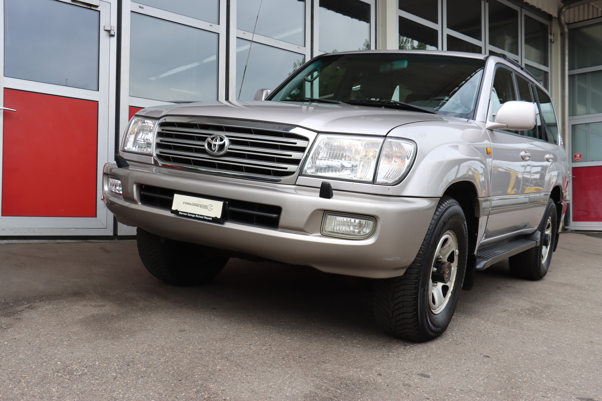 TOYOTA Land Cruiser 500 4.2TD S.Saloon-showroom-element-1