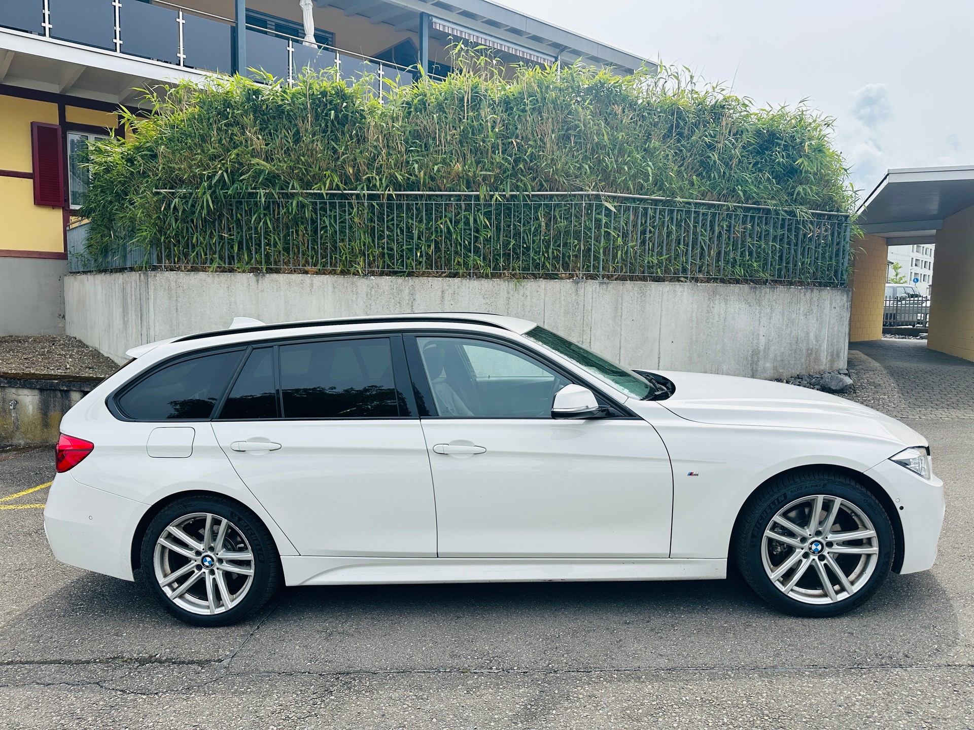 BMW 320d xDrive Touring Sport Line Steptronic-image-6