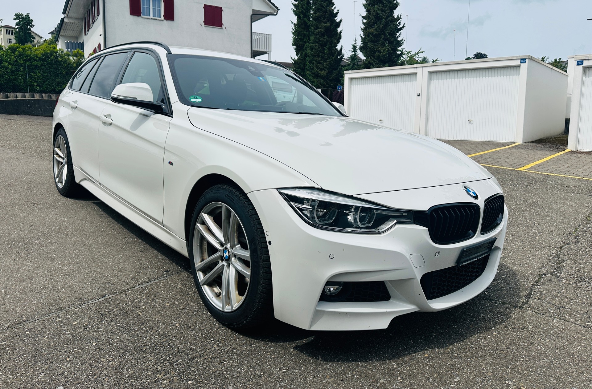 BMW 320d xDrive Touring Sport Line Steptronic-image-2