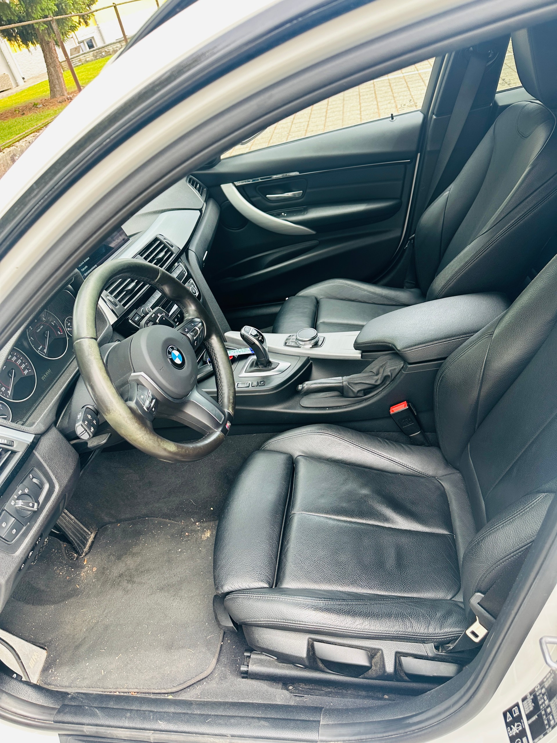 BMW 320d xDrive Touring Sport Line Steptronic-image-13