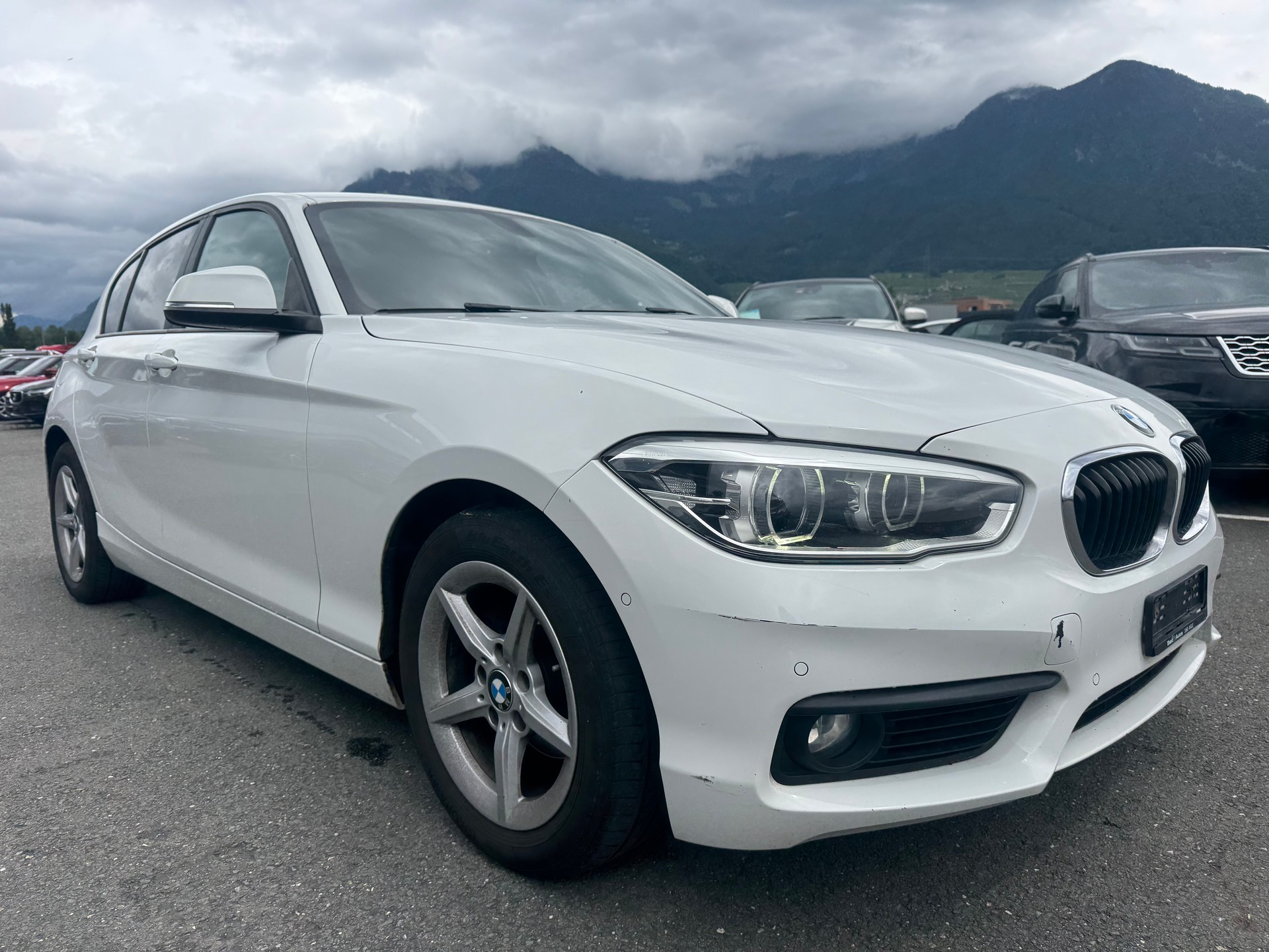 BMW 118i Steptronic-showroom-element-2