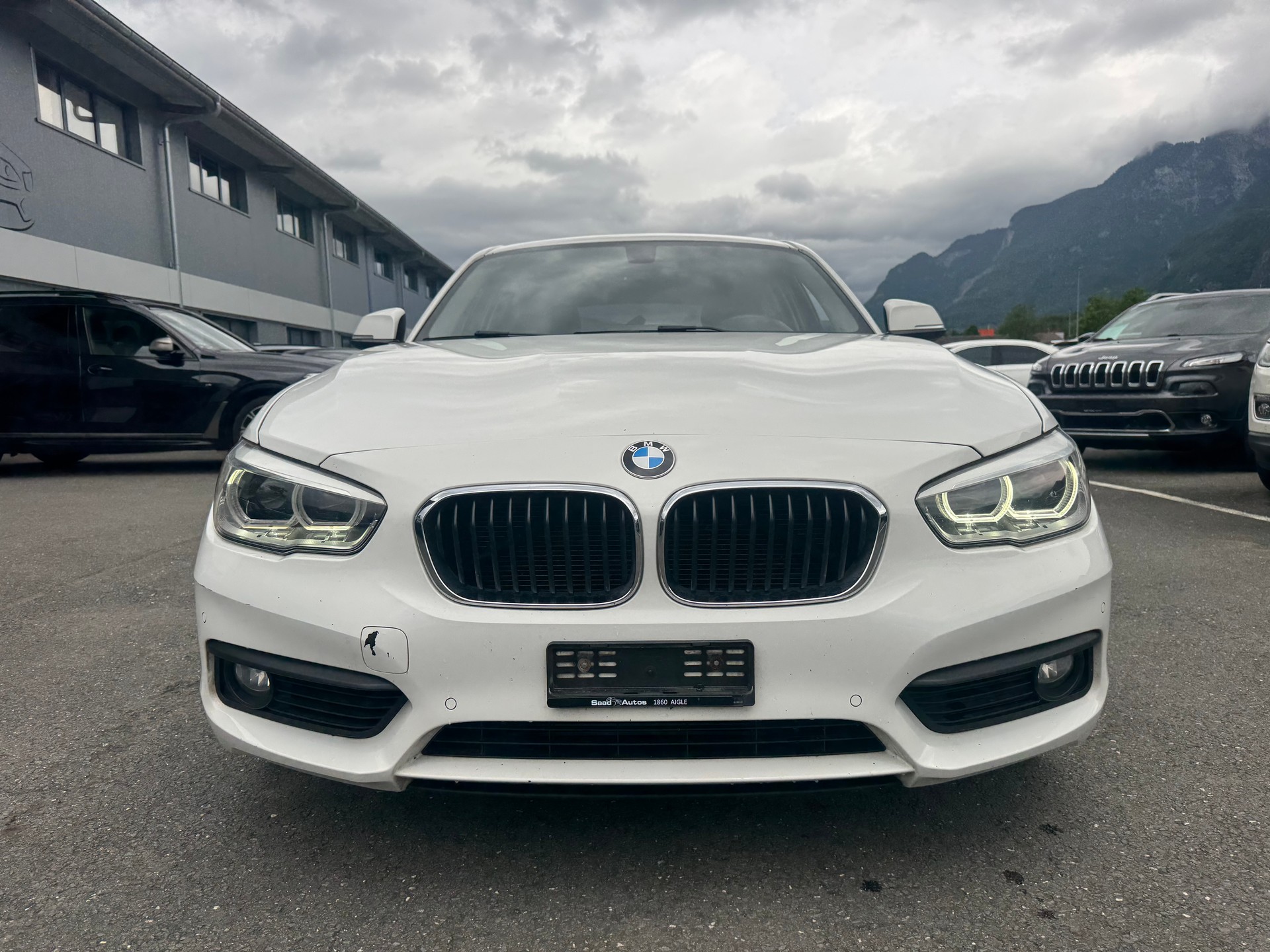 BMW 118i Steptronic-showroom-element-1