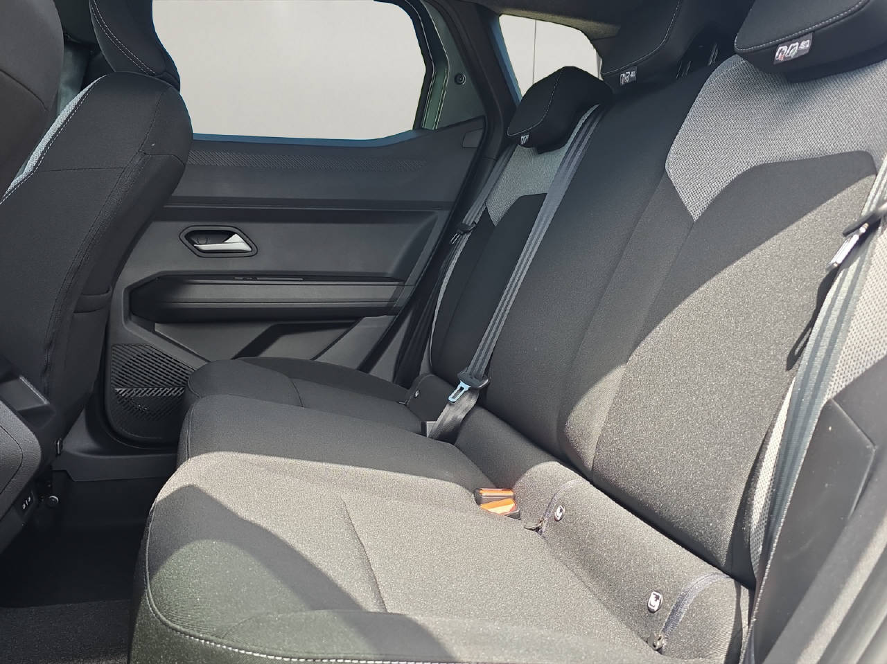 DACIA Duster 1.2 Hybrid Journey 4WD-image-9