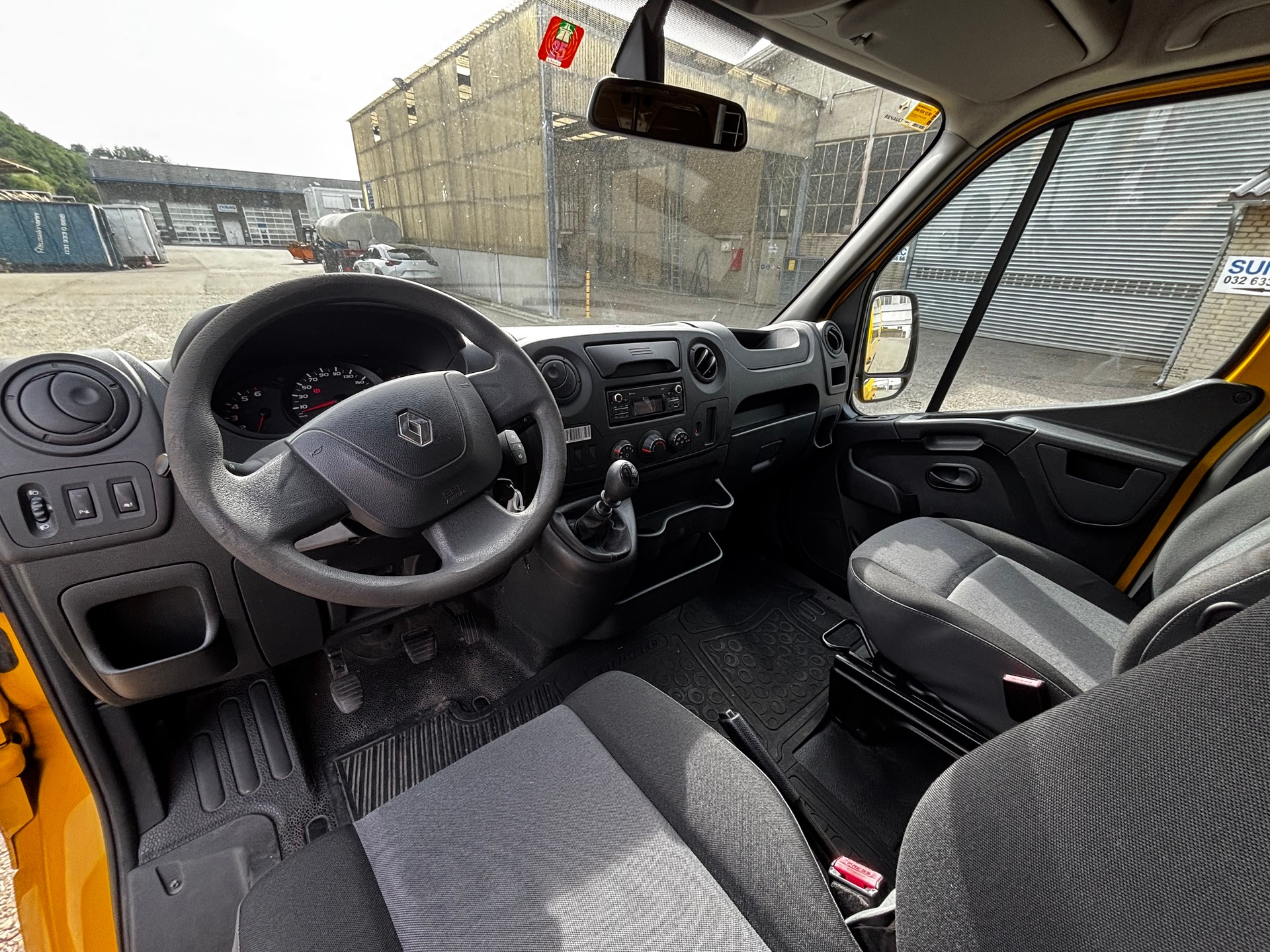 RENAULT Master T35 2.3dCi 130 L3H2-image-8
