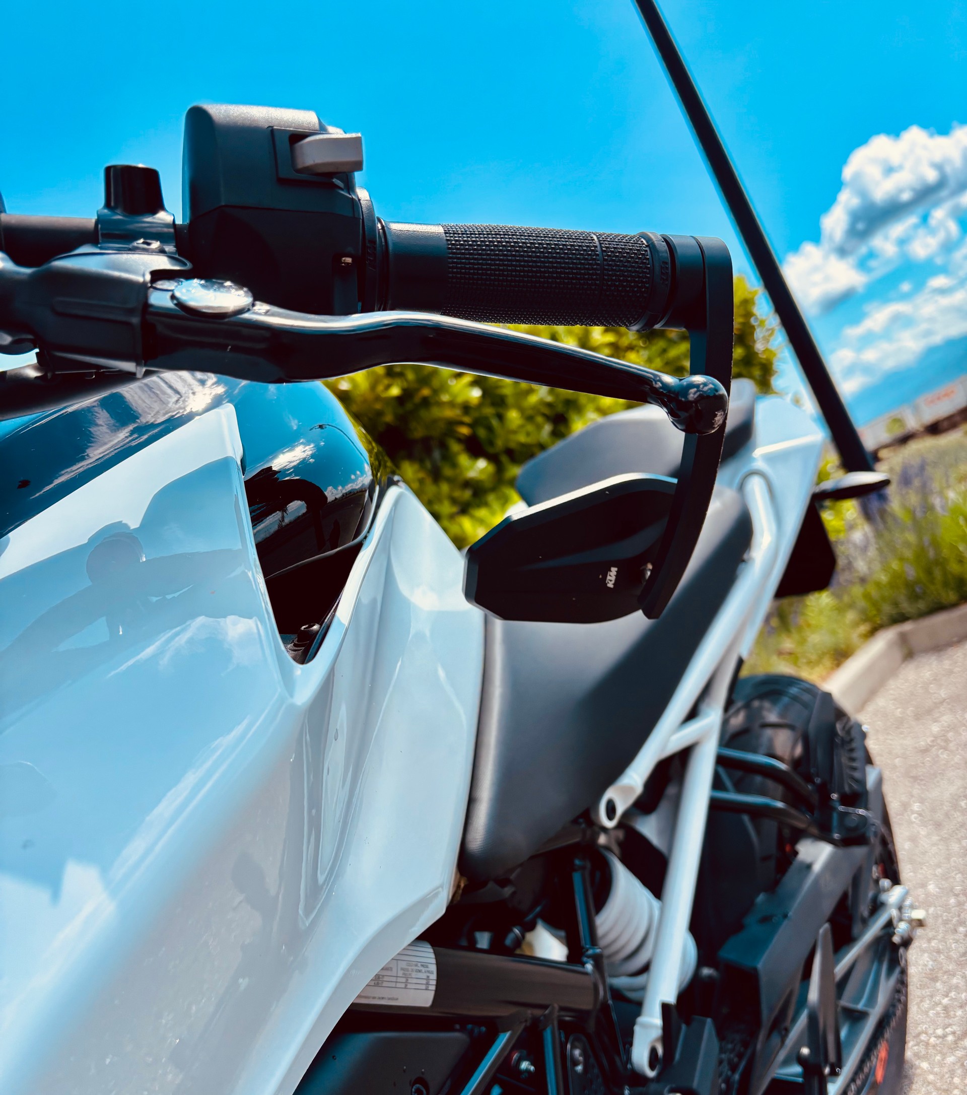 KTM 390 Duke-image-3