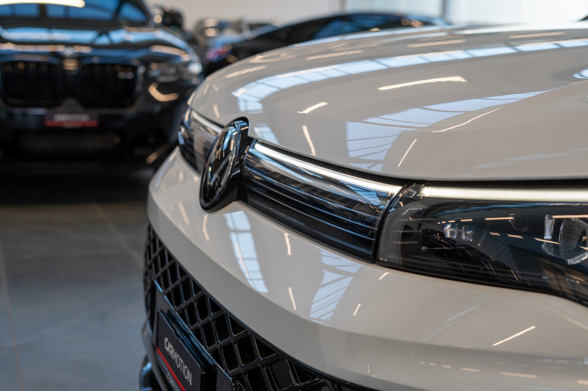 VW Tiguan 2.0 TSI R-Line DSG 4motion / Rückfahrkamera / Massagesitze / Ambientebeleuchtung-image-23