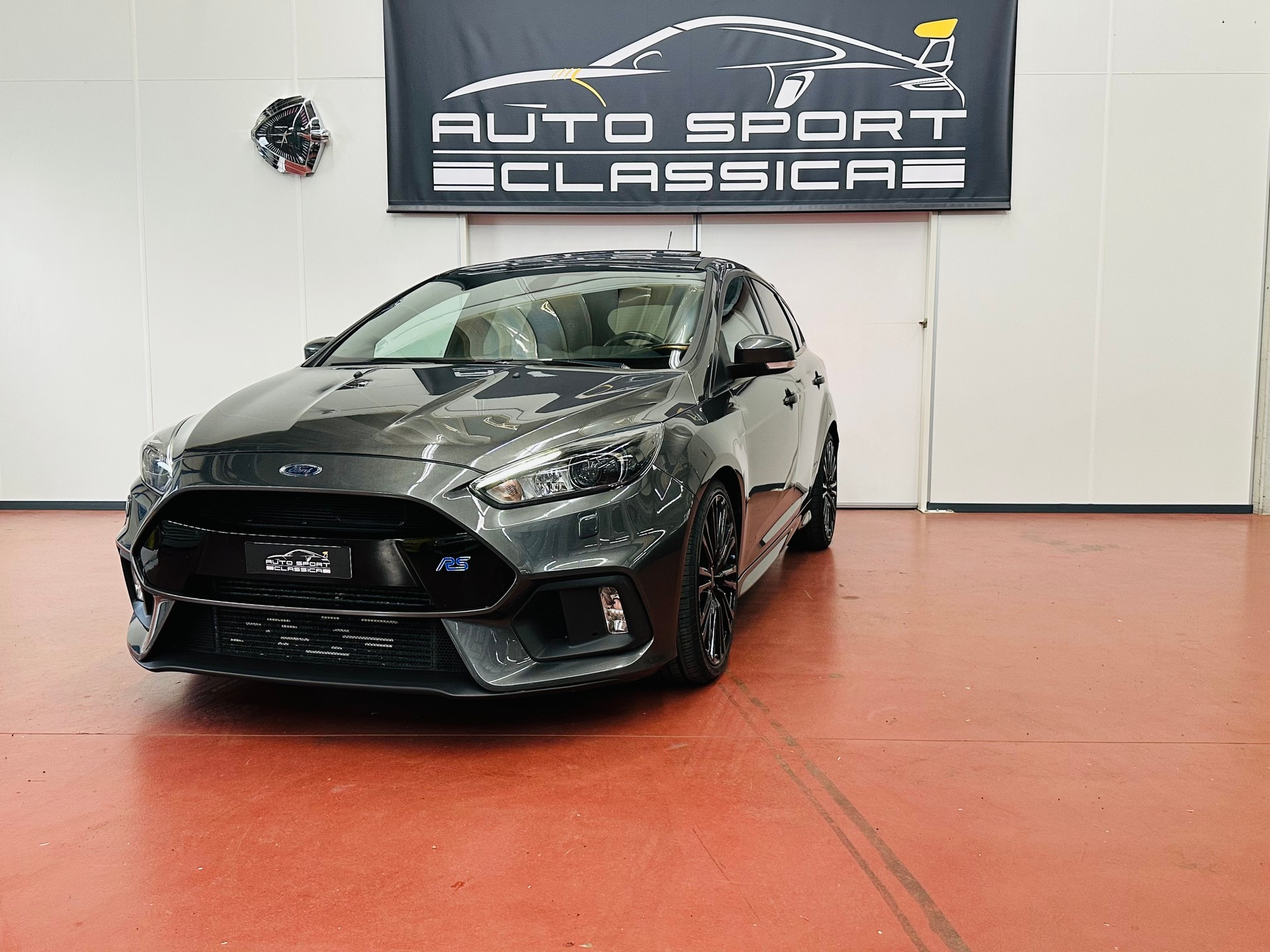 FORD Focus 2.3 EcoBoost RS AWD mit RS Schalensitze