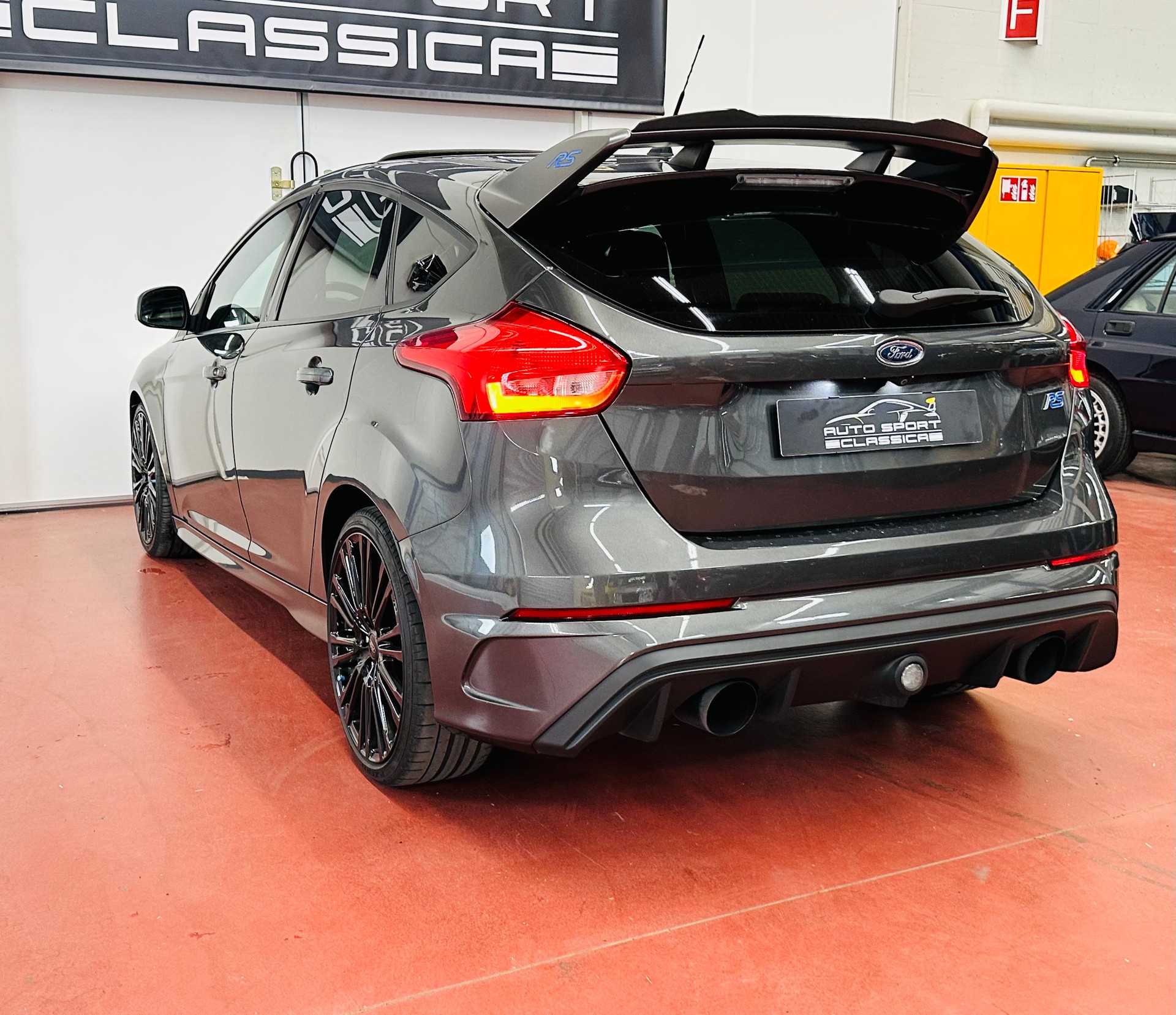 FORD Focus 2.3 EcoBoost RS AWD mit RS Schalensitze-image-6