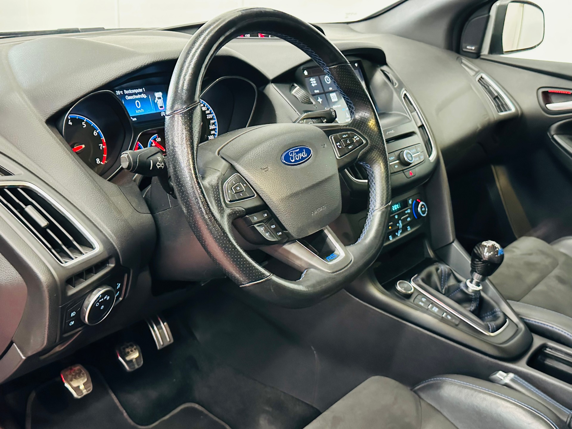 FORD Focus 2.3 EcoBoost RS AWD mit RS Schalensitze-image-12