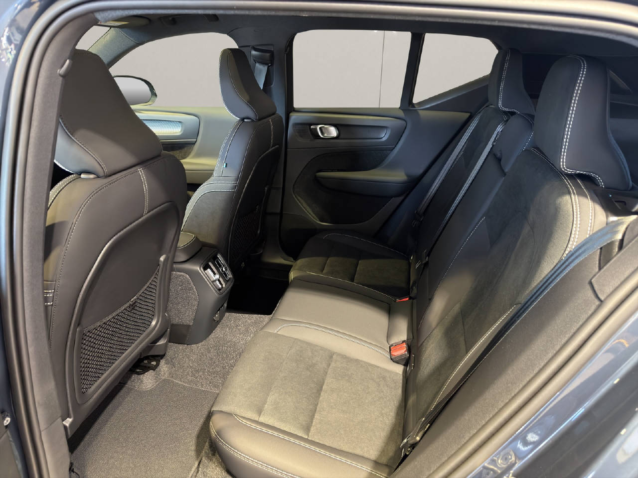VOLVO EX40 Twin Black Edition AWD-image-5