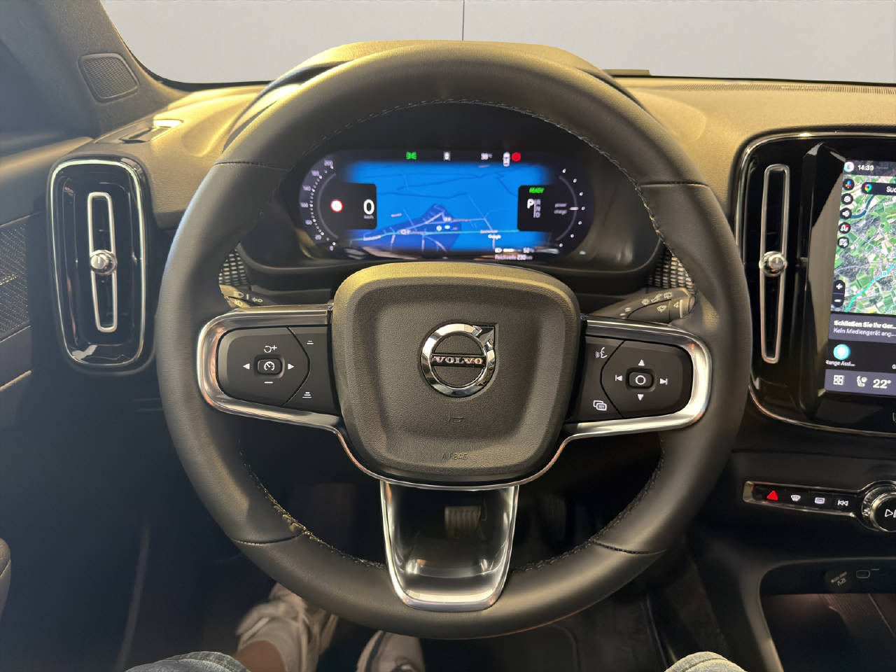 VOLVO EX40 Twin Black Edition AWD-image-8