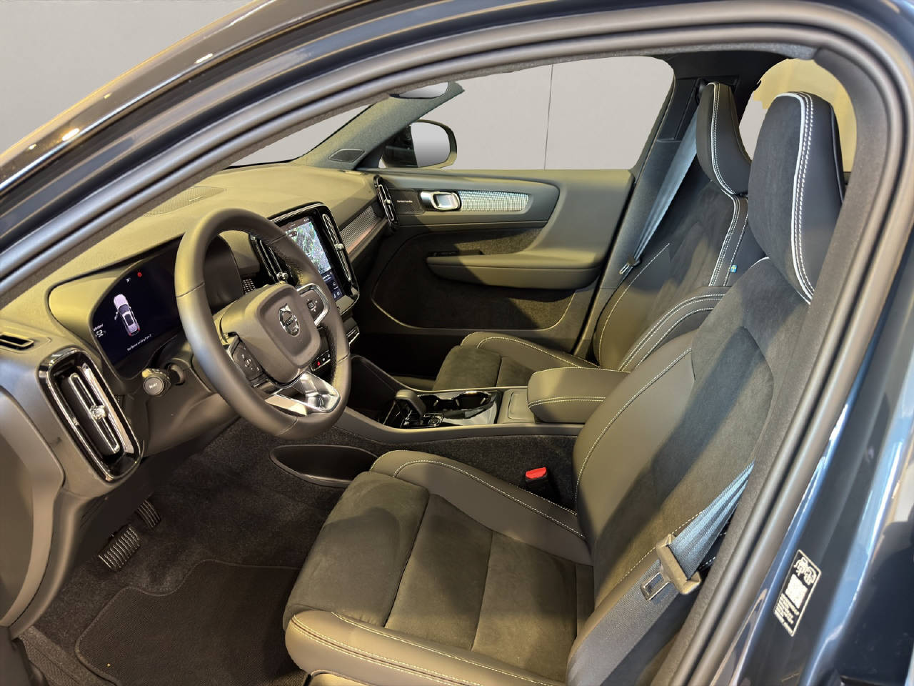 VOLVO EX40 Twin Black Edition AWD-image-4