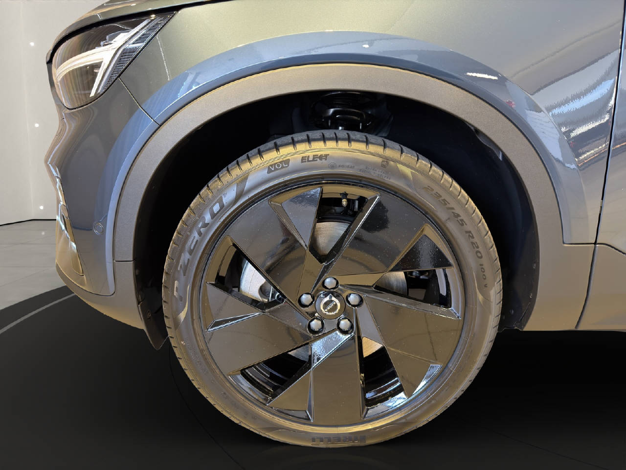 VOLVO EX40 Twin Black Edition AWD-image-13
