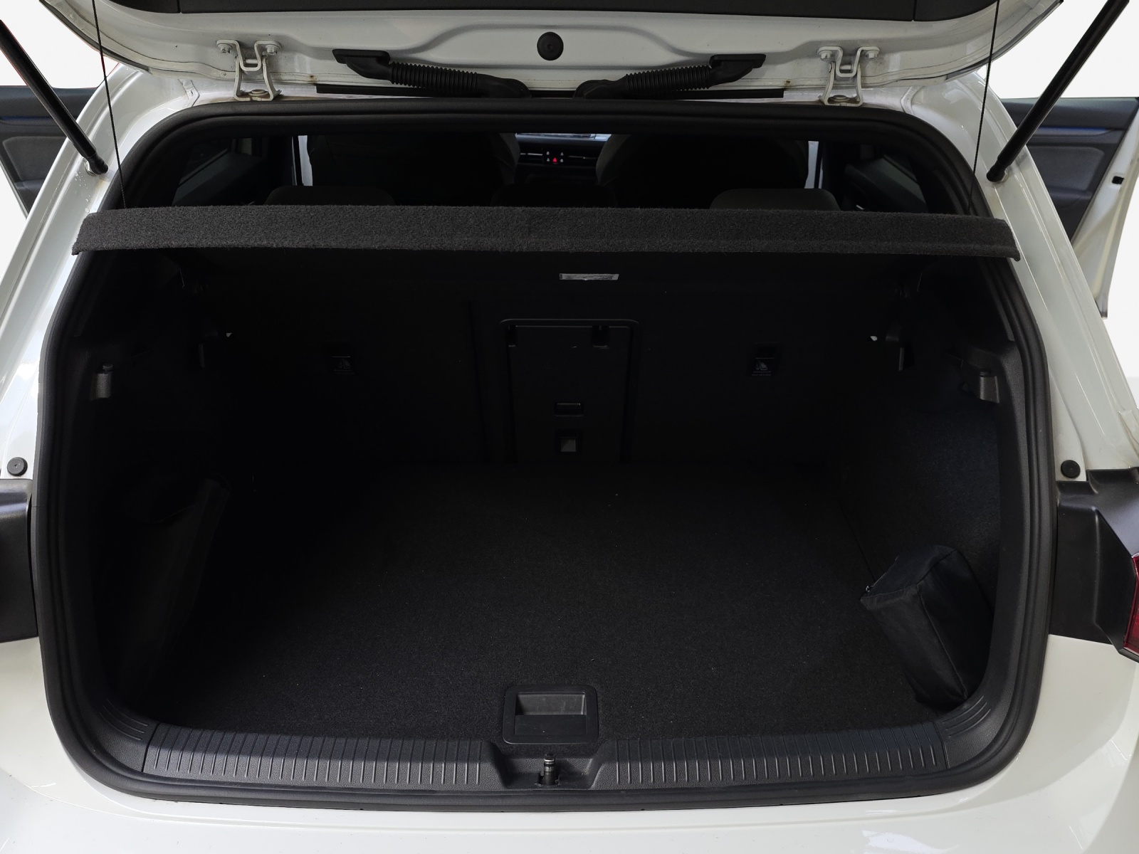 VW Golf 1.5 eTSI mHEV ACT R-Line DSG-image-12