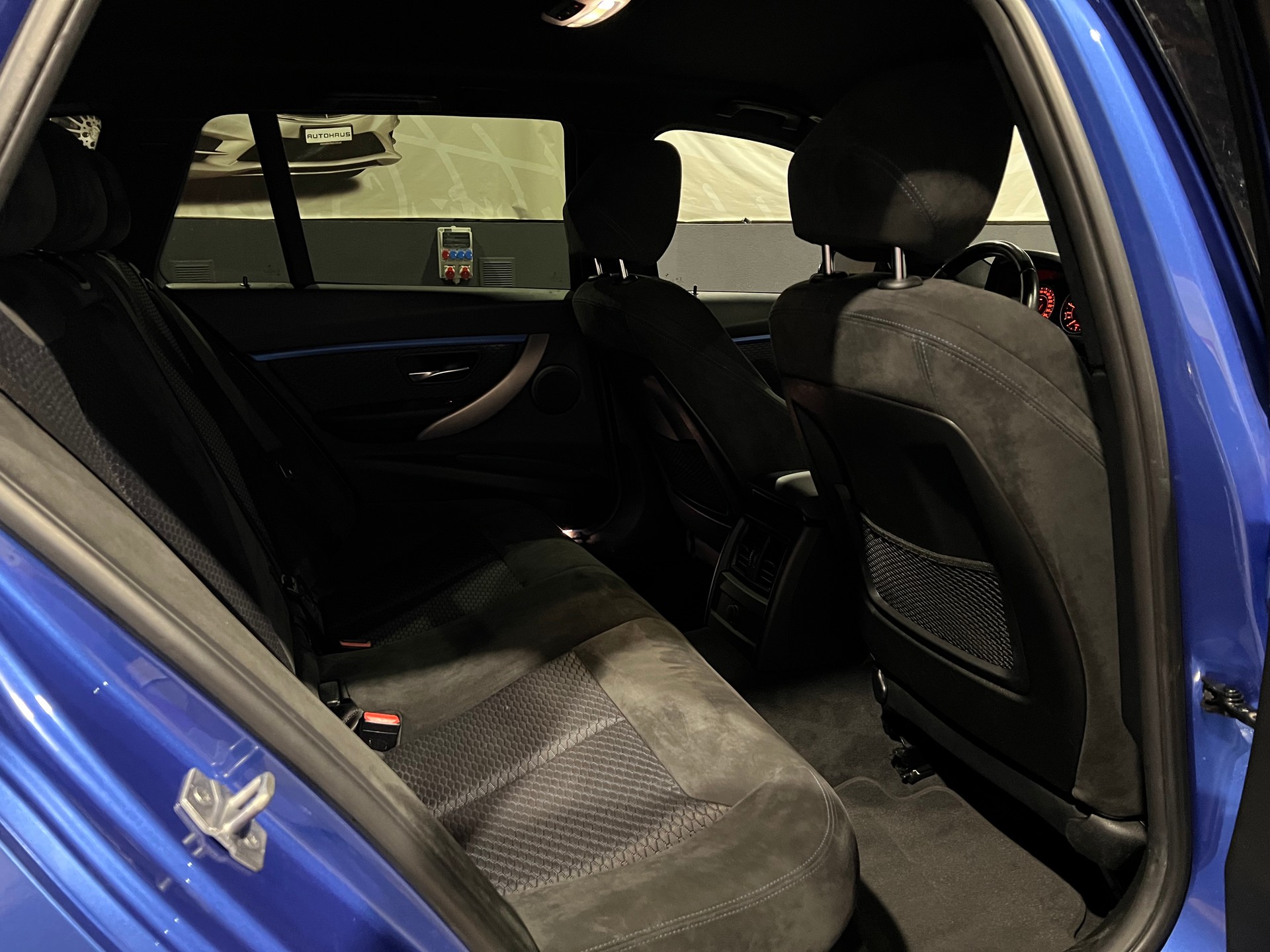 BMW 330i xDrive Touring M Sport Steptronic-image-15