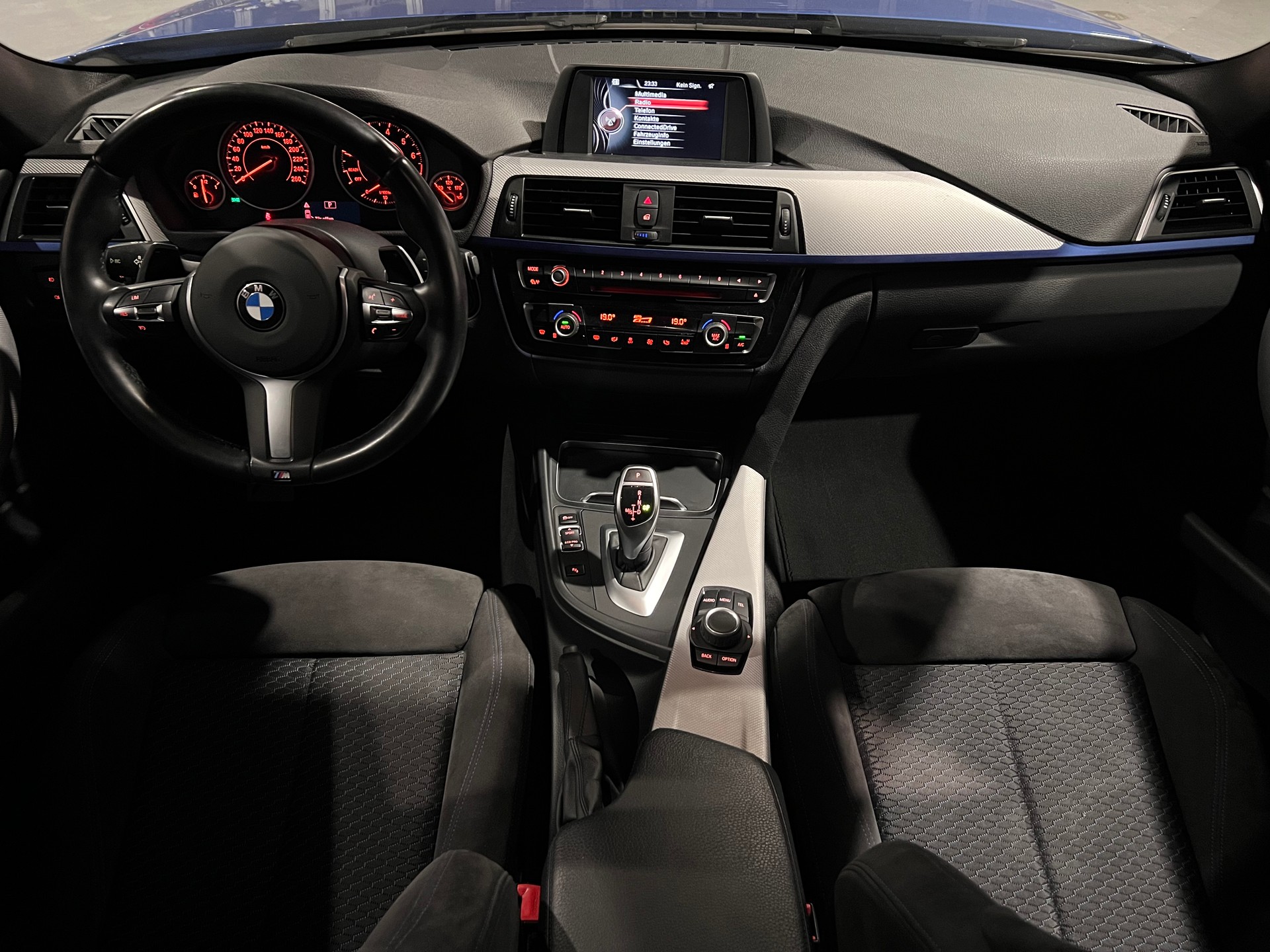BMW 330i xDrive Touring M Sport Steptronic-image-9