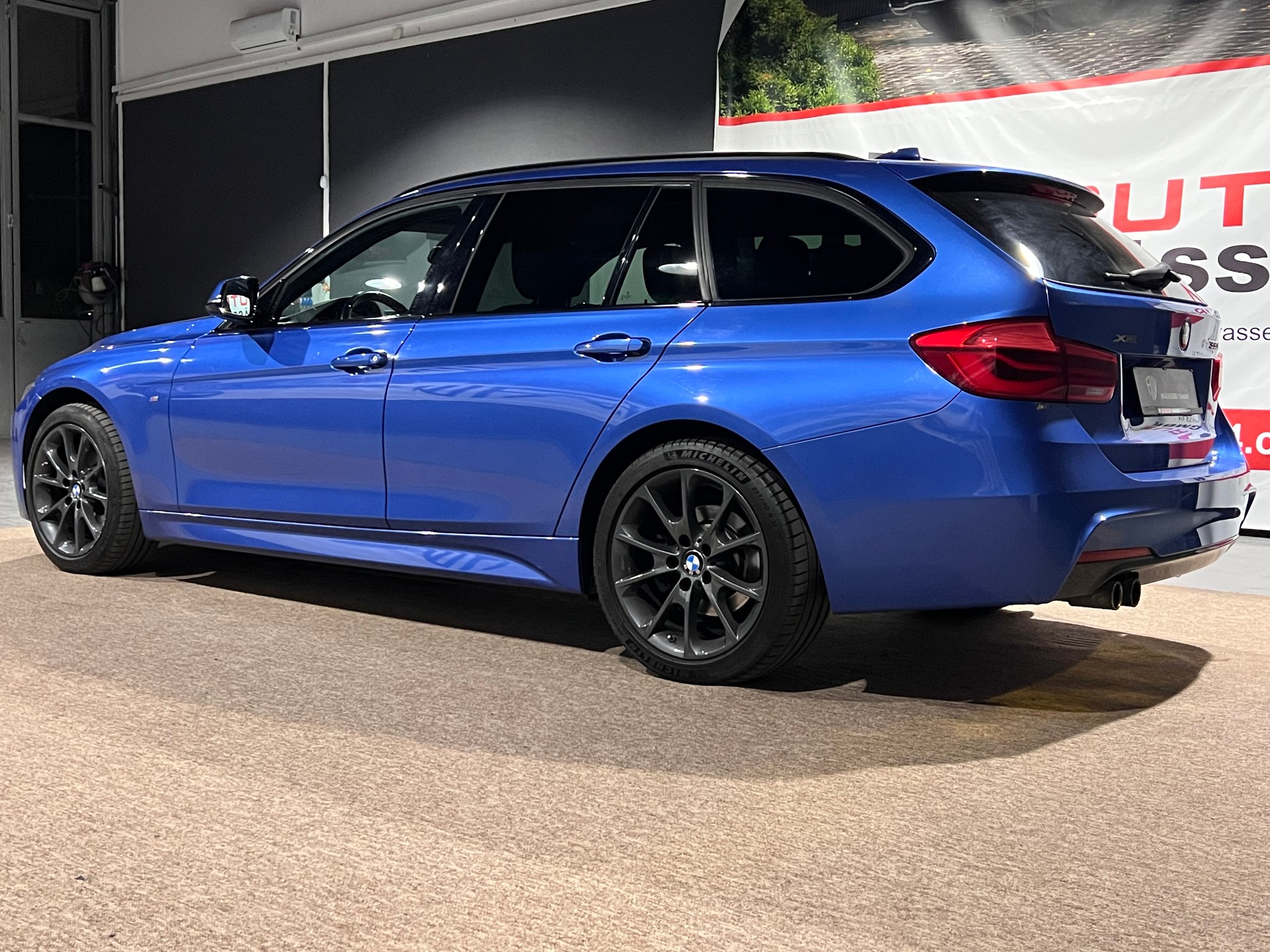 BMW 330i xDrive Touring M Sport Steptronic-image-5