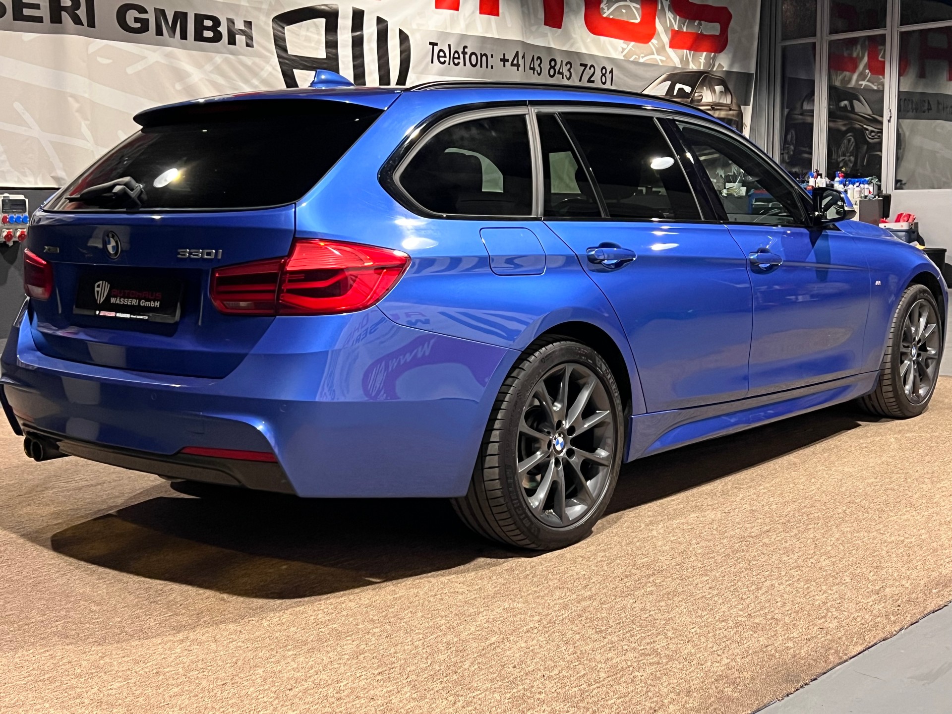 BMW 330i xDrive Touring M Sport Steptronic-showroom-element-2