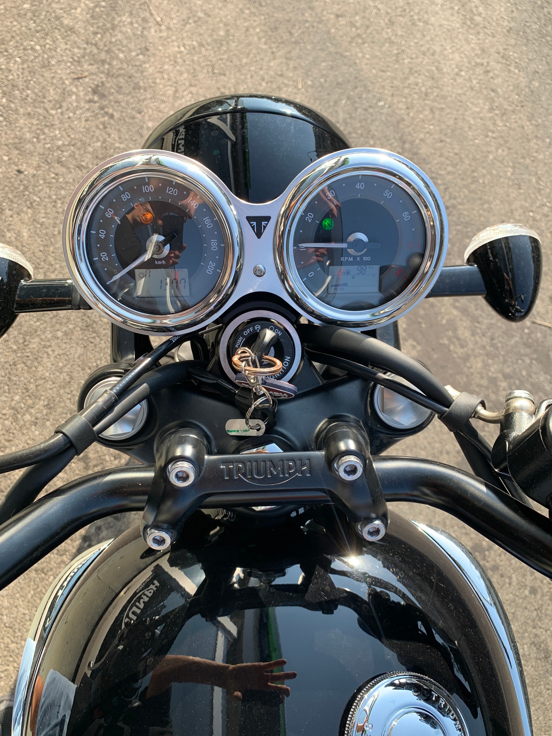 TRIUMPH Bonneville T120 Black-image-3