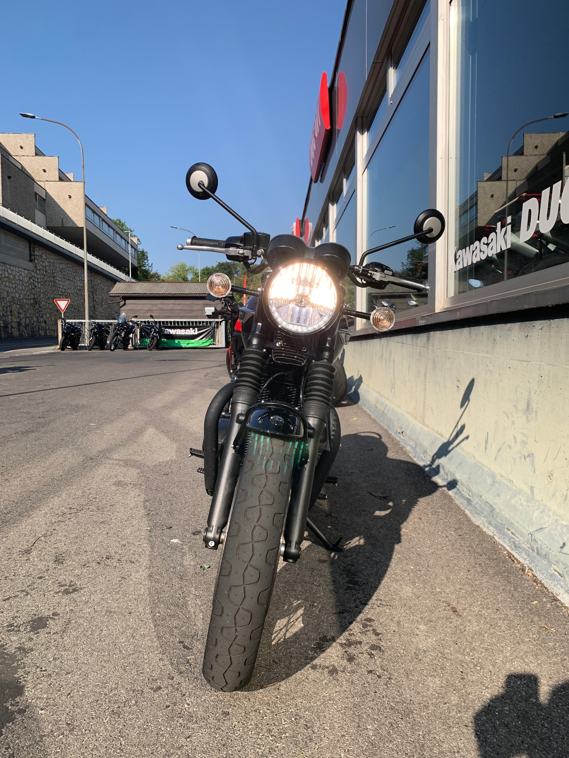 TRIUMPH Bonneville T120 Black-image-2