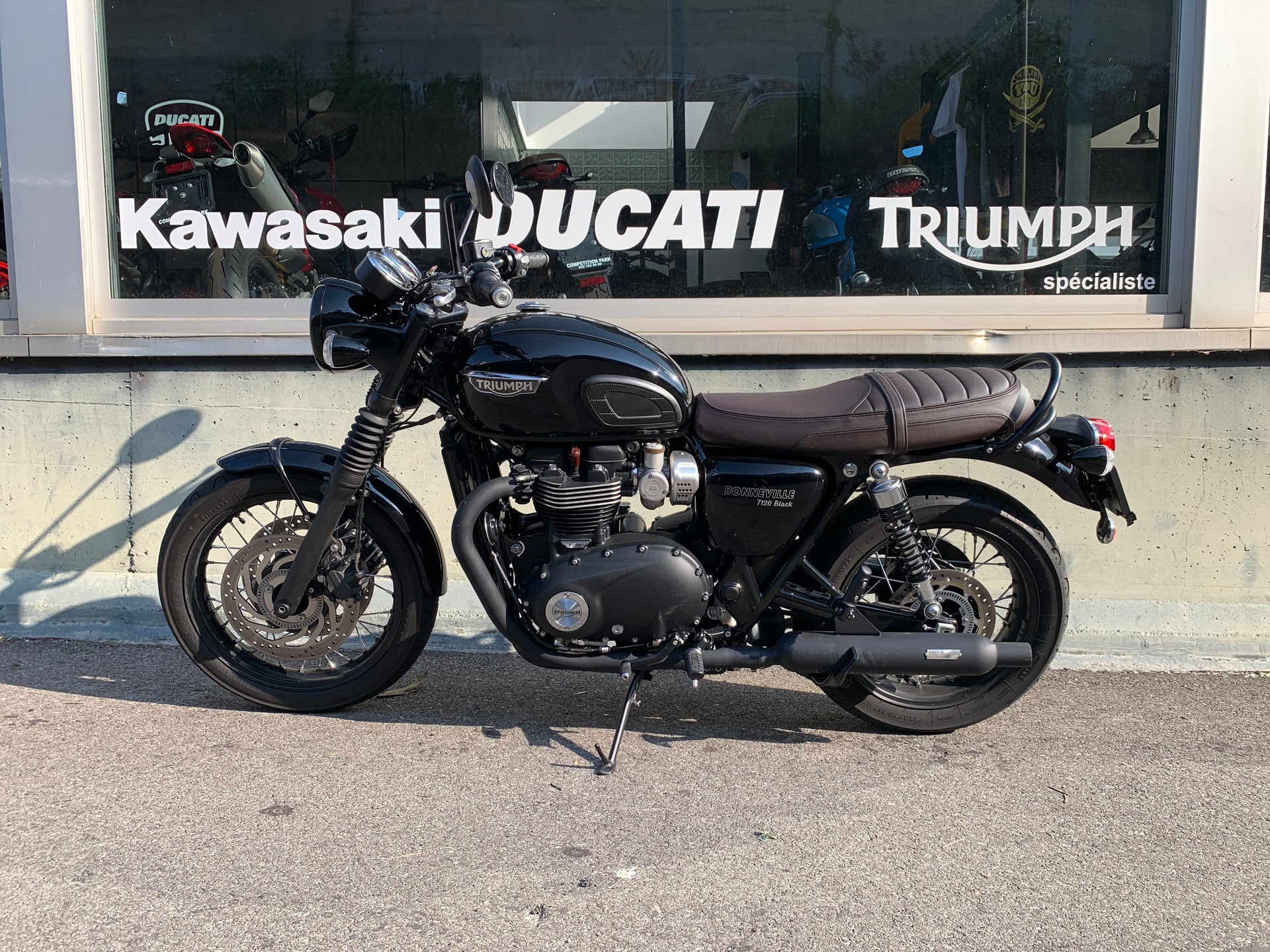 TRIUMPH Bonneville T120 Black-image-1