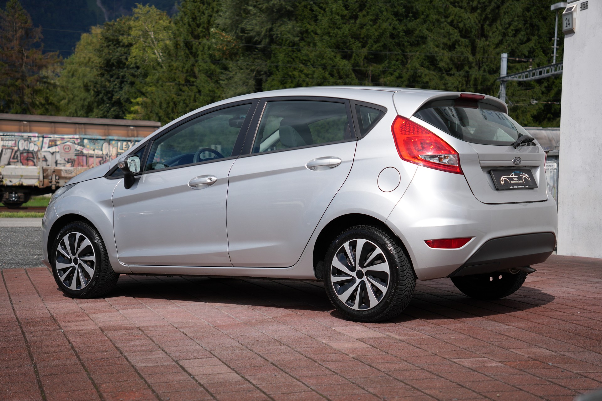 FORD Fiesta 1.4 16V Titanium-showroom-element-2