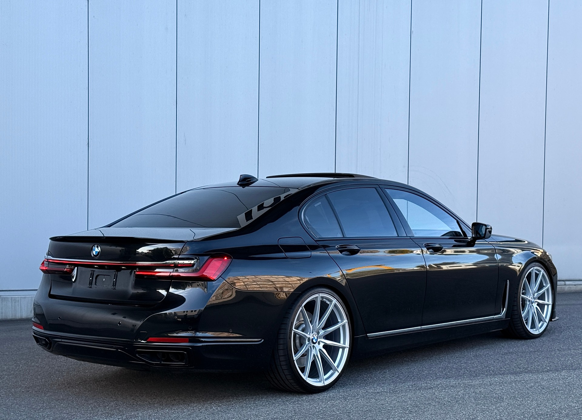 BMW 750i xDrive Steptronic-image-4