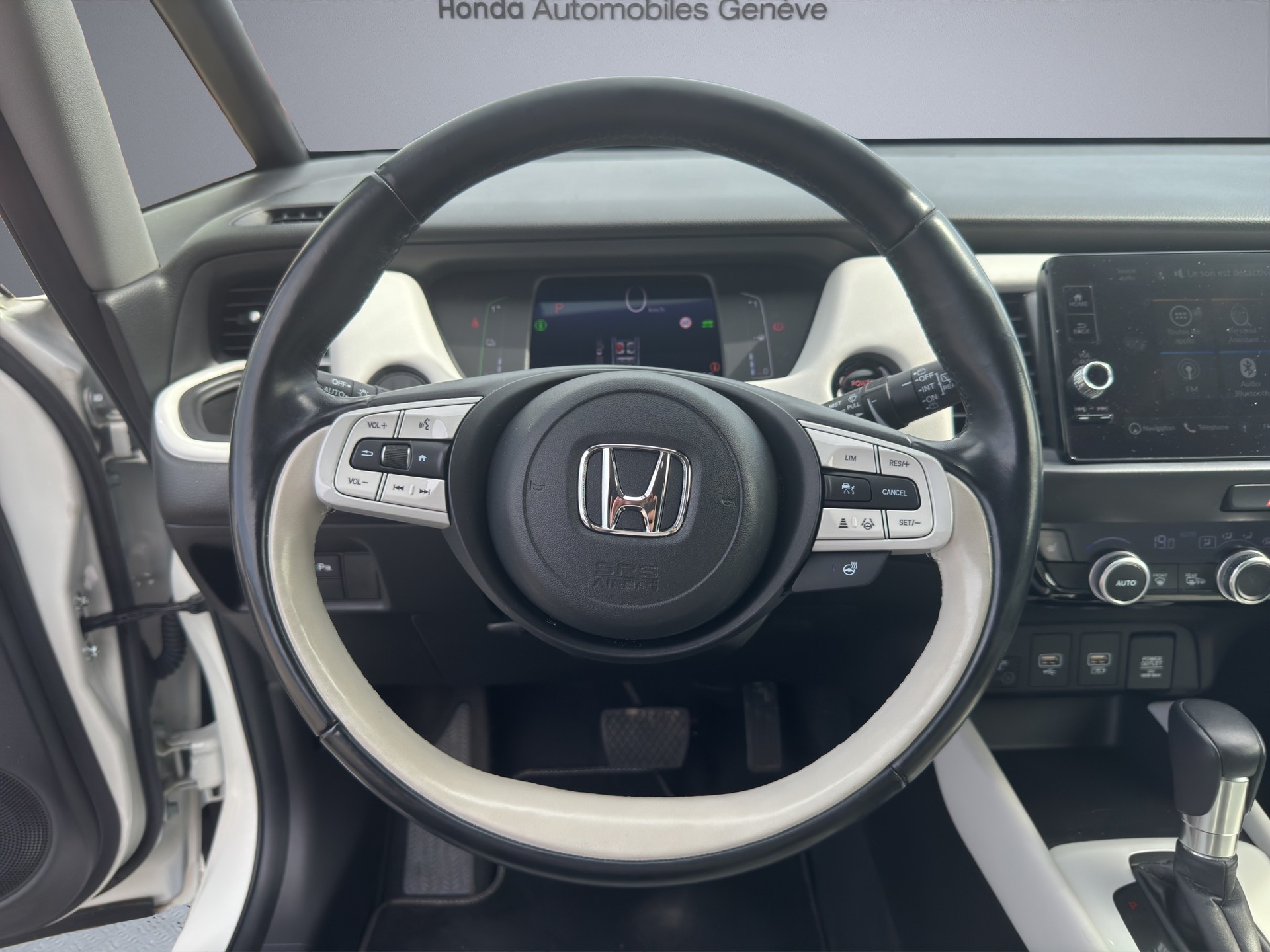 HONDA Jazz 1.5 i-MMD Executive-image-9