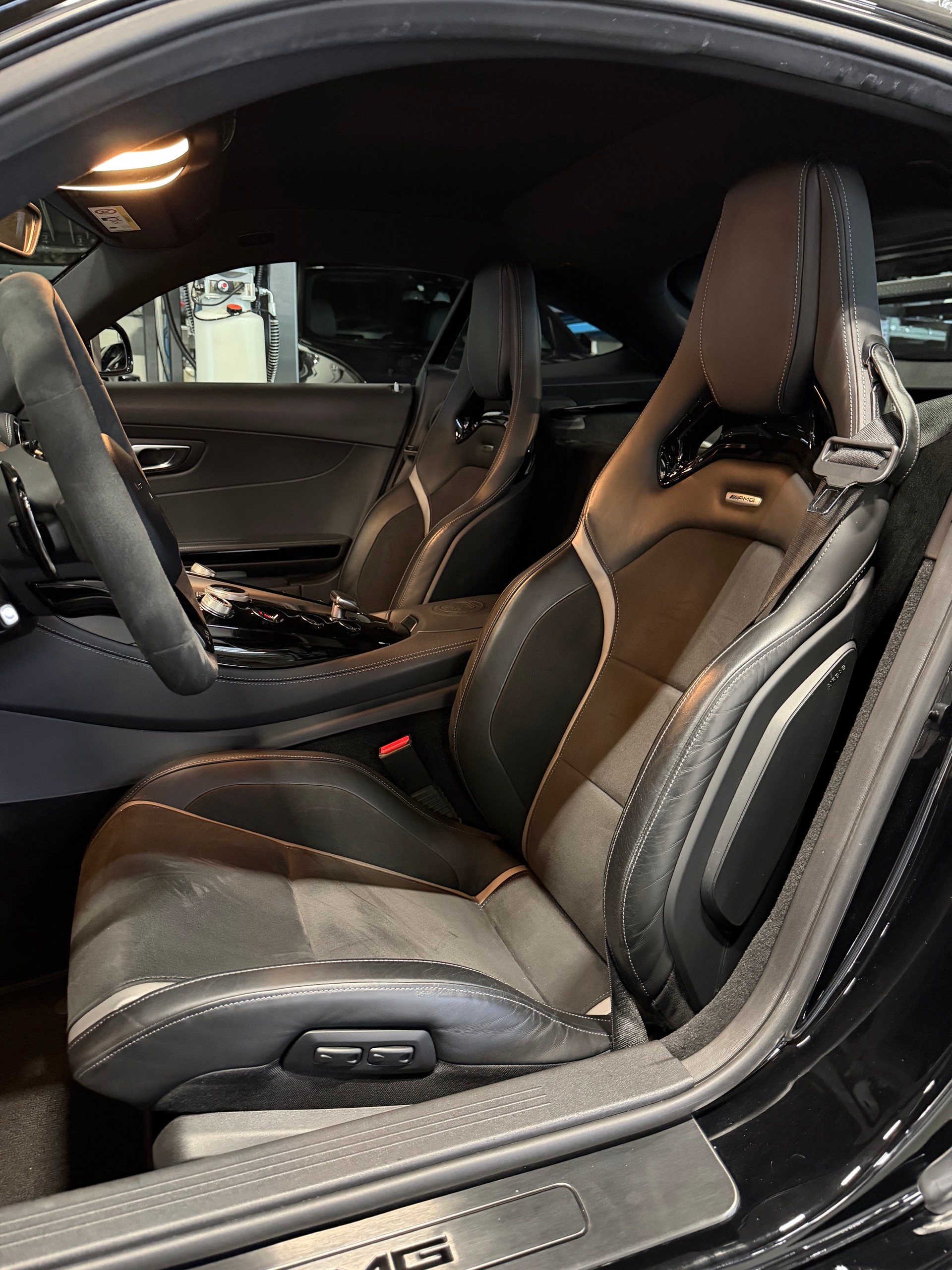 MERCEDES-BENZ AMG GT R Speedshift DCT-image-10