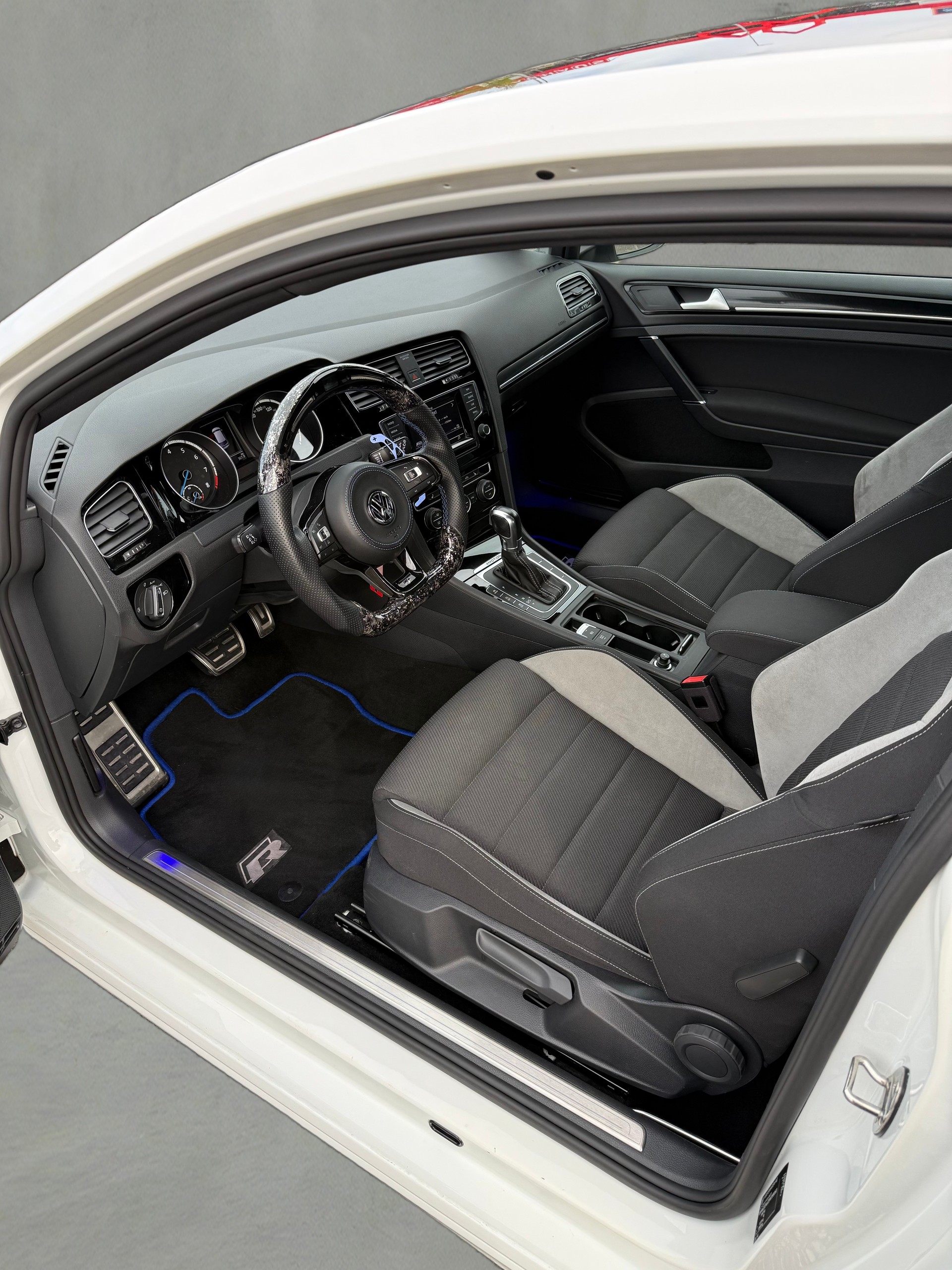VW Golf 2.0 TSI R 4Motion DSG-image-12
