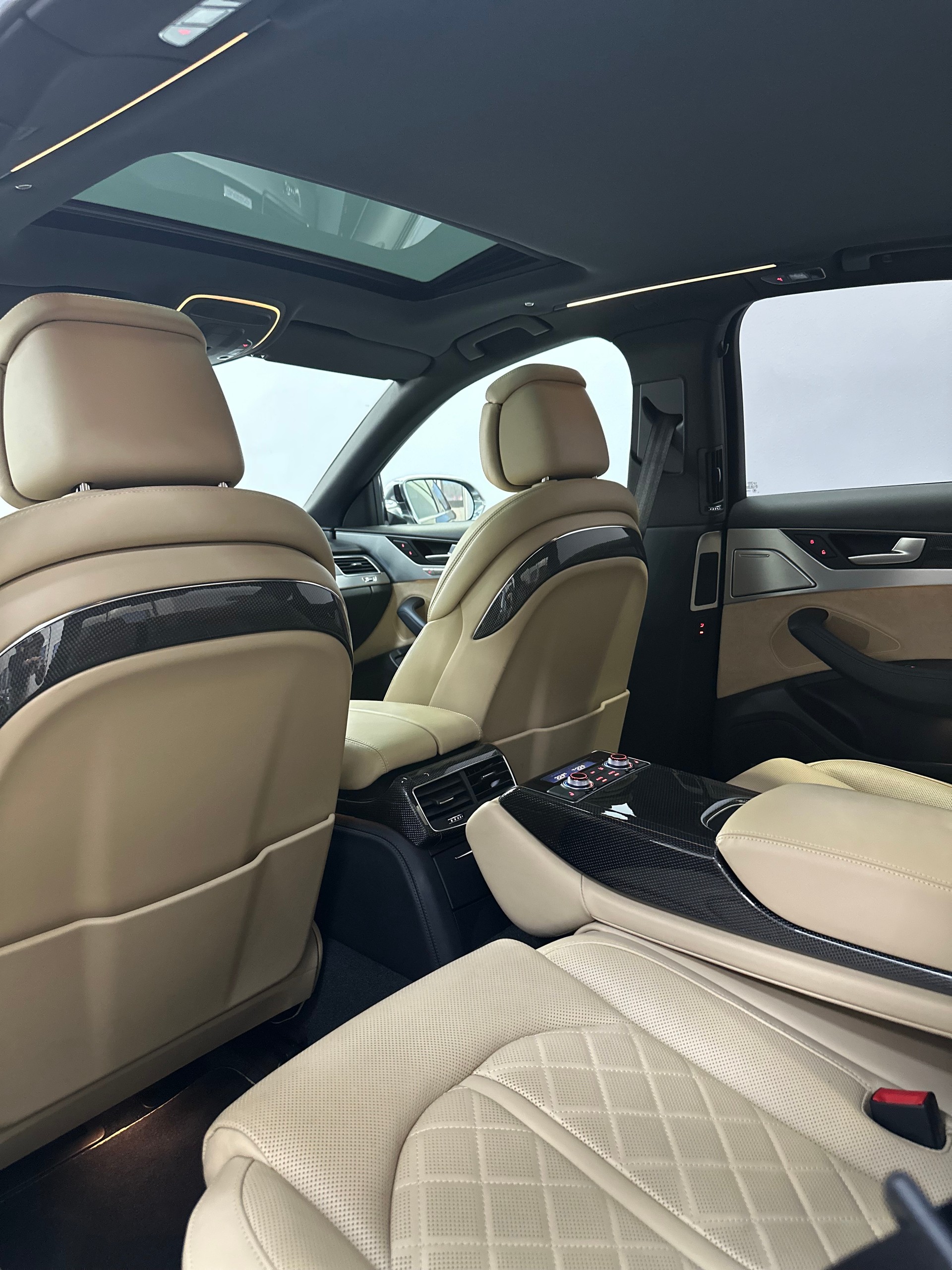 AUDI S8 4.0 TFSI V8 quattro tiptronic-image-17