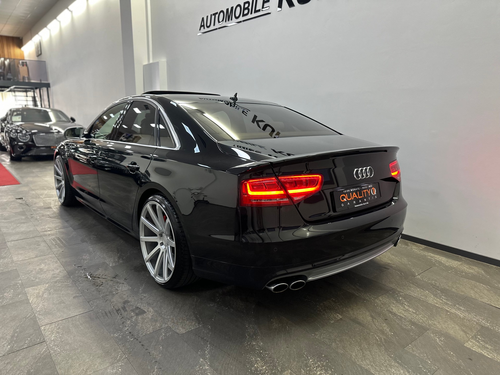 AUDI S8 4.0 TFSI V8 quattro tiptronic-showroom-element-3