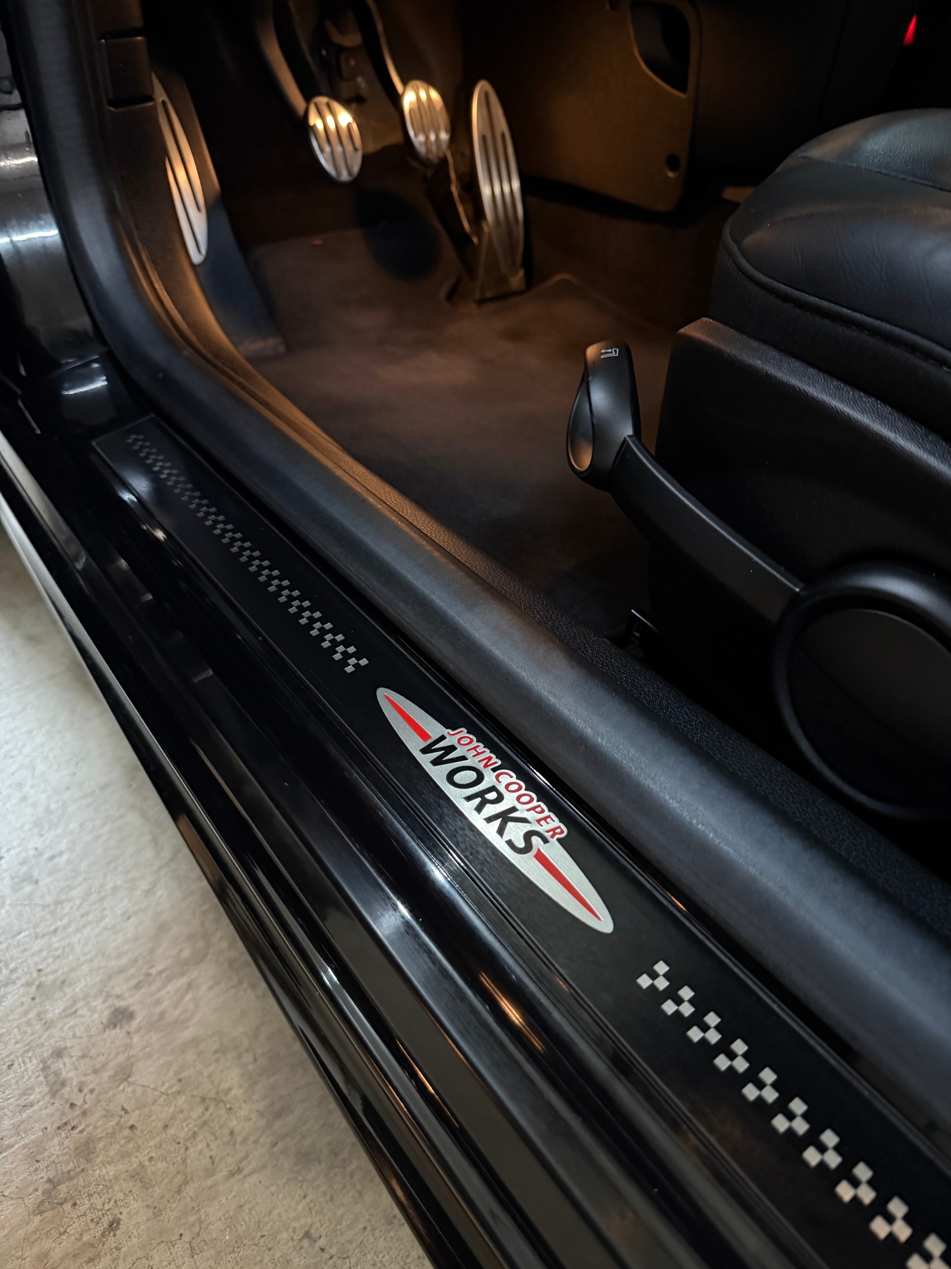 MINI Cooper John Cooper Works Coupé-image-13