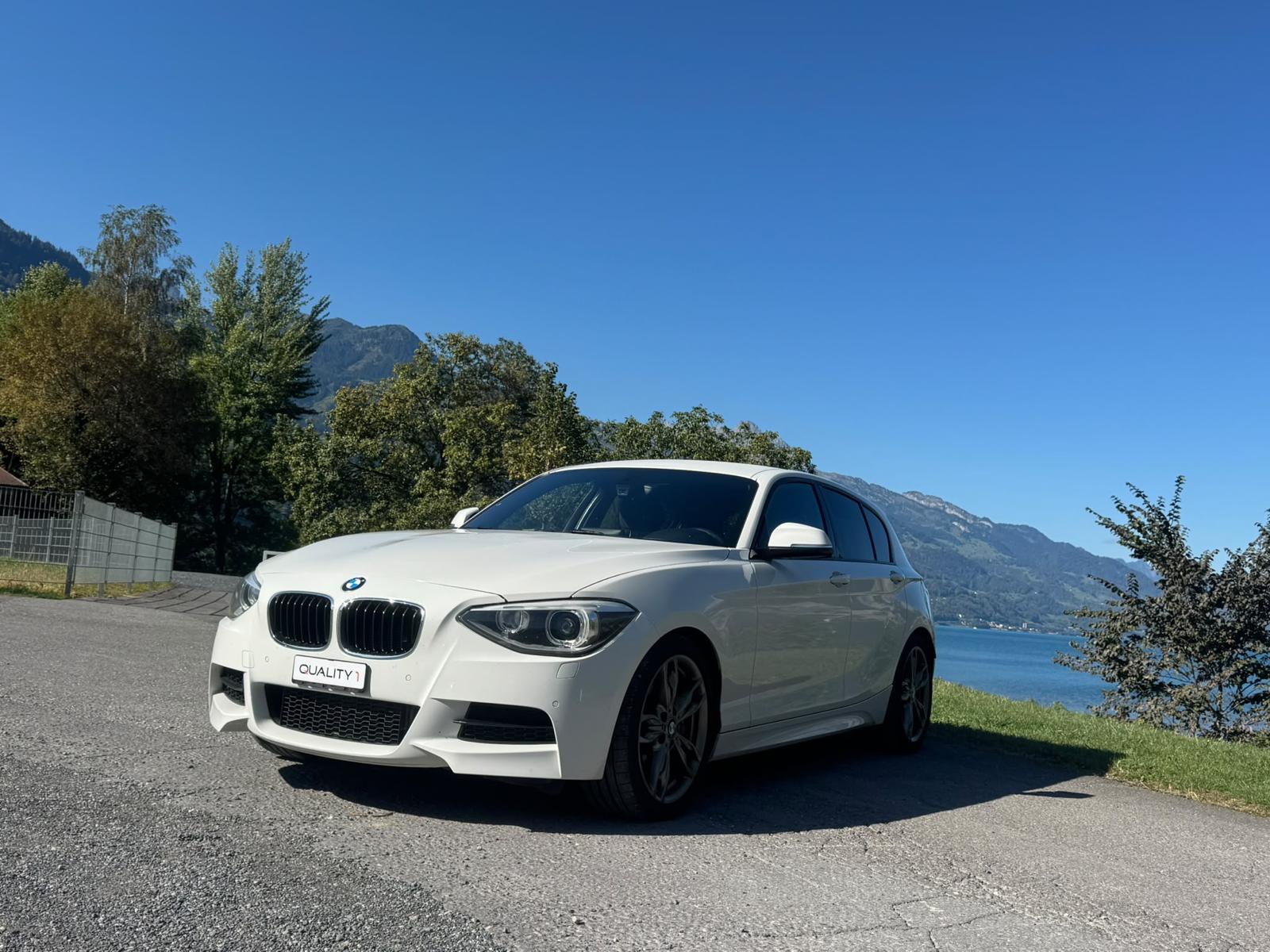 BMW M135i xDrive Steptronic-showroom-element-2