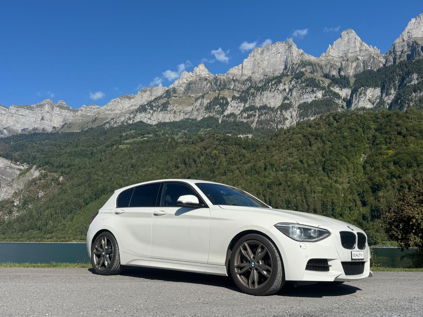 BMW M135i xDrive Steptronic-showroom-element-3