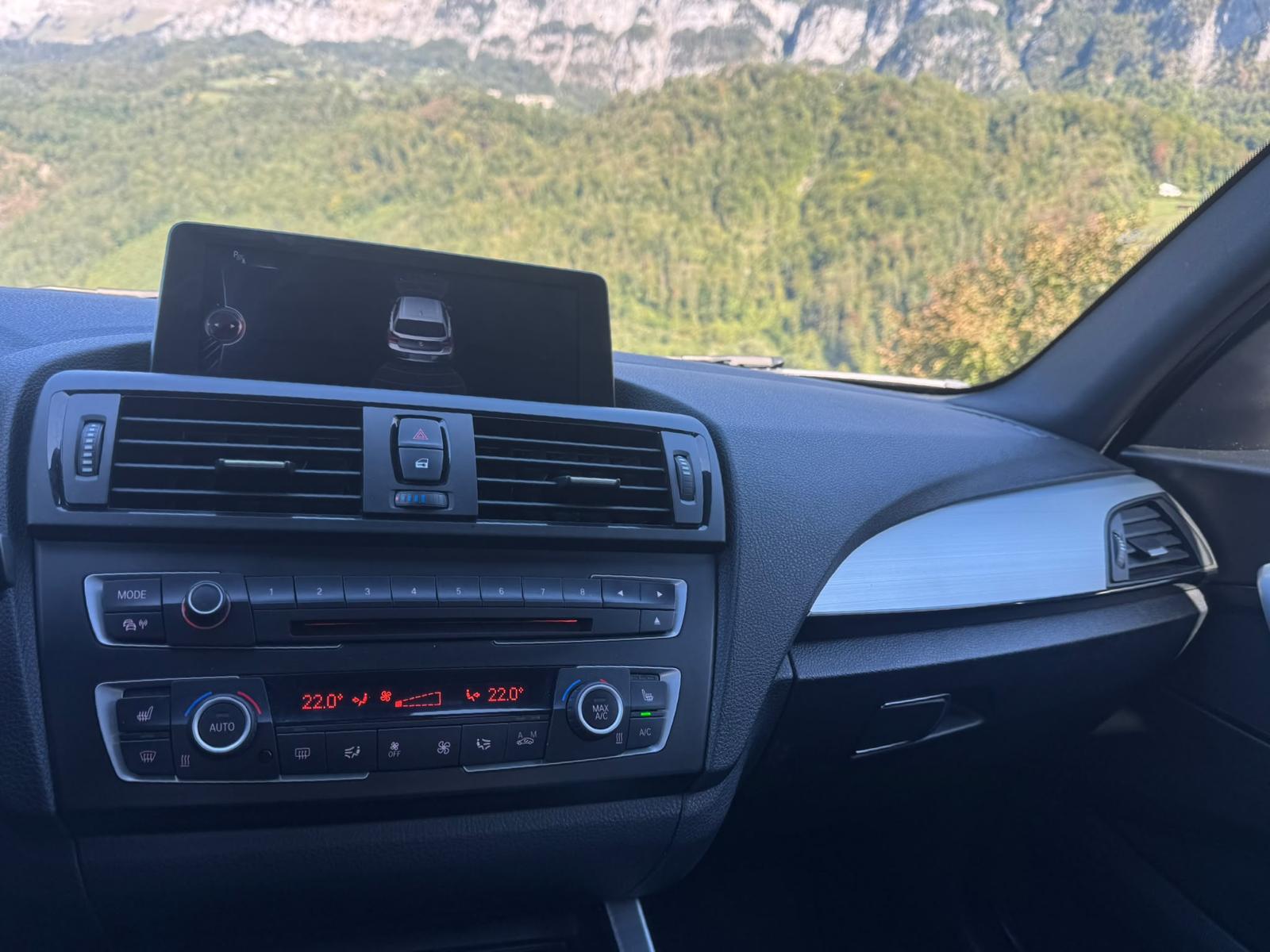 BMW M135i xDrive Steptronic-image-17