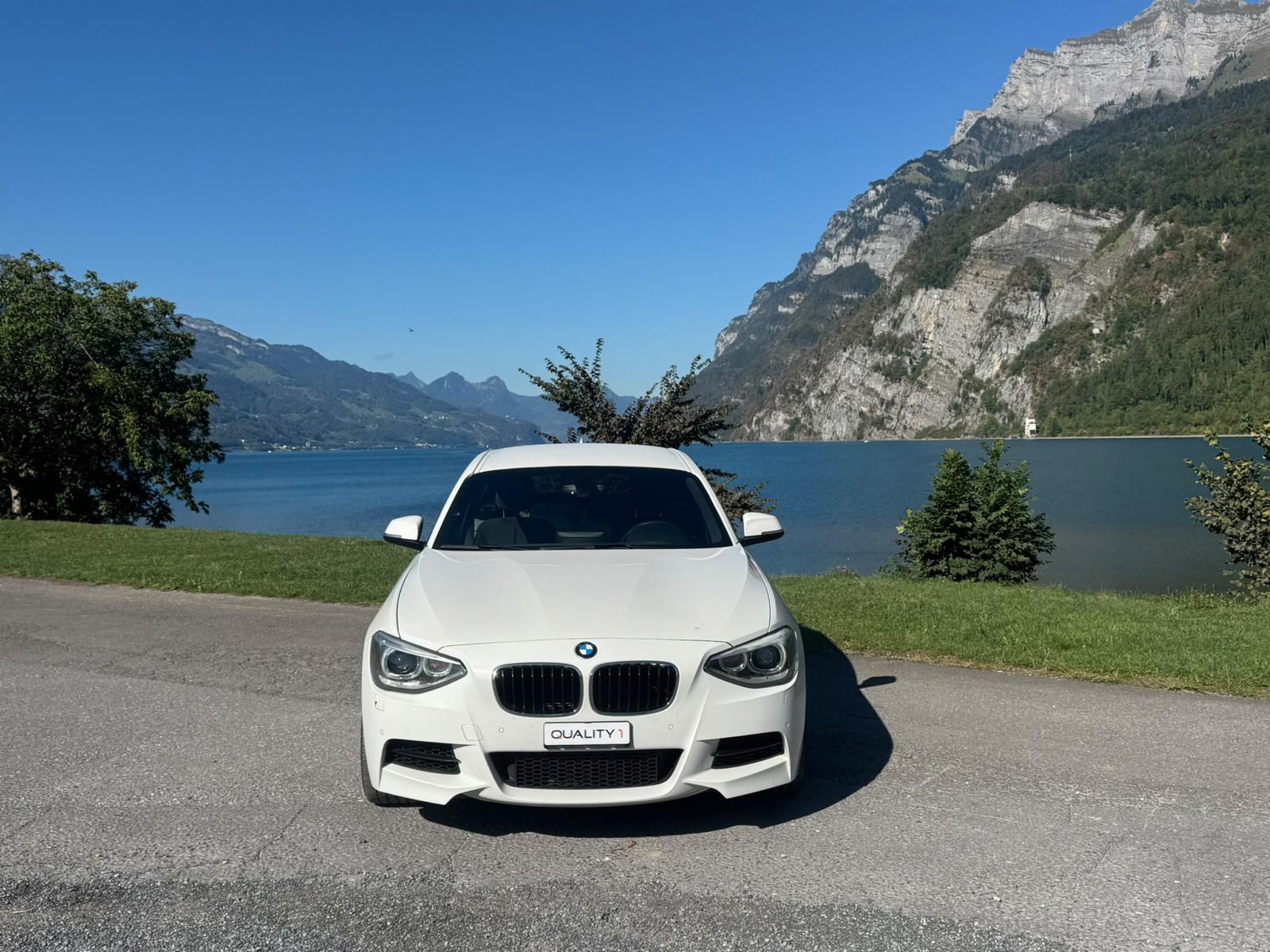 BMW M135i xDrive Steptronic-showroom-element-1