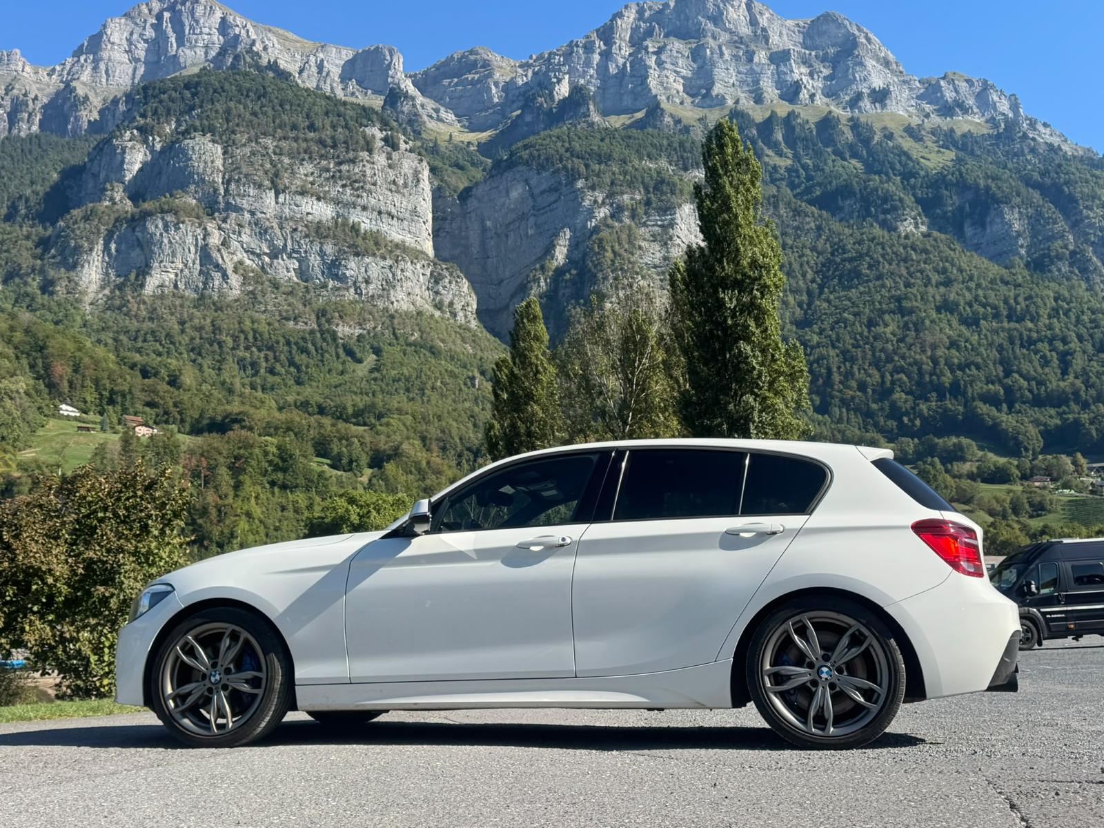 BMW M135i xDrive Steptronic-image-5