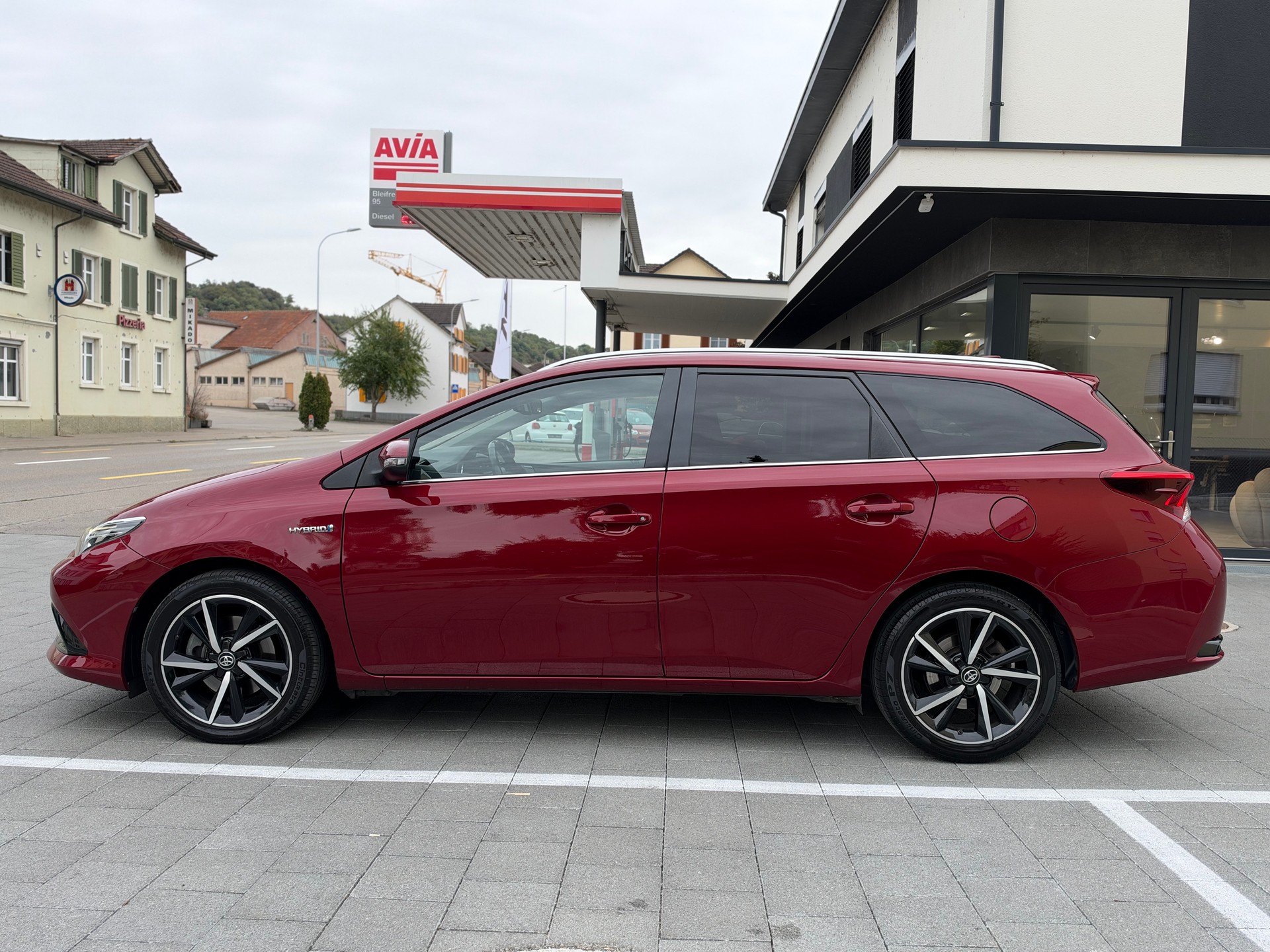 TOYOTA Auris Touring Sports 1.8 HSD Style e-CVT-showroom-element-1