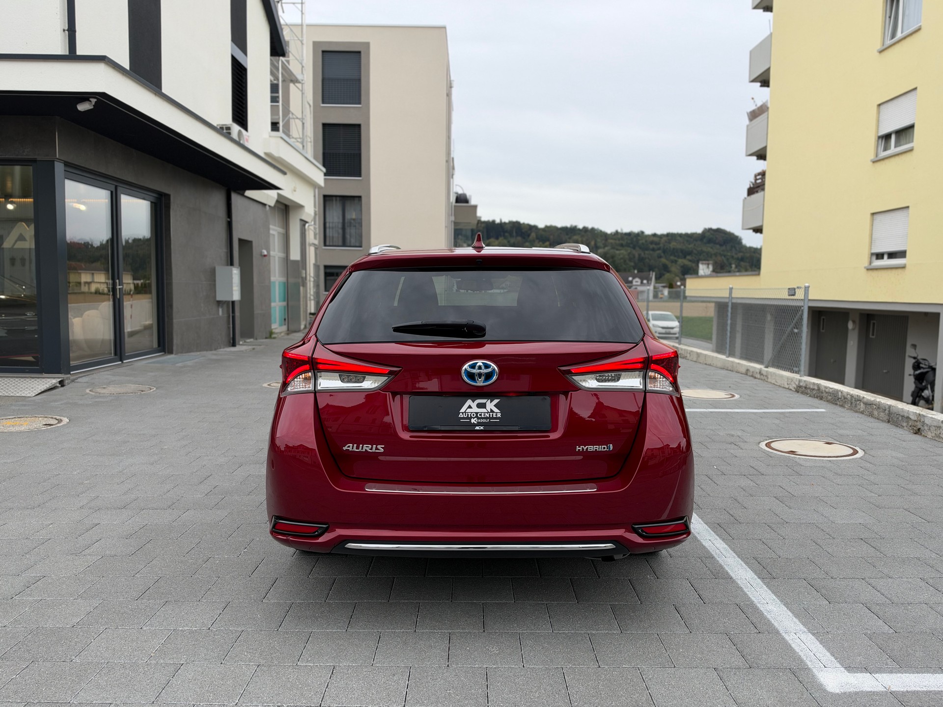 TOYOTA Auris Touring Sports 1.8 HSD Style e-CVT-showroom-element-3