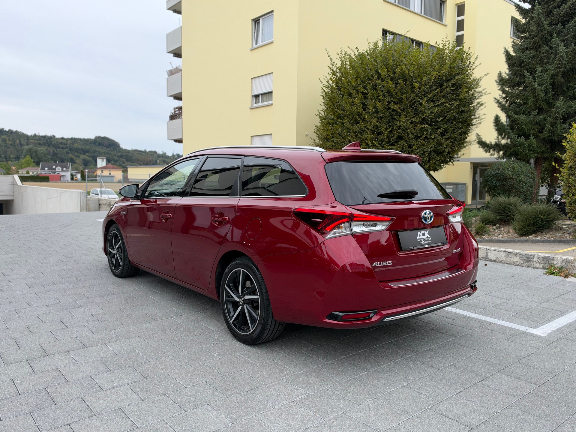 TOYOTA Auris Touring Sports 1.8 HSD Style e-CVT-showroom-element-2