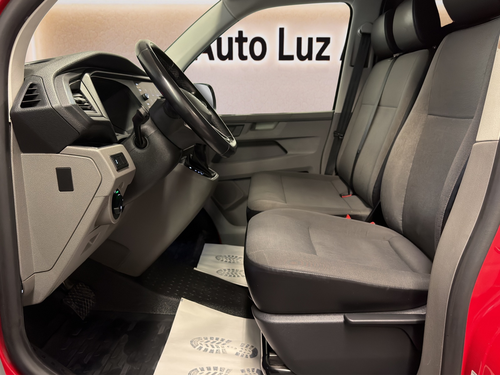 VW T6.1 2.0 TDI DSG Transporter-image-9