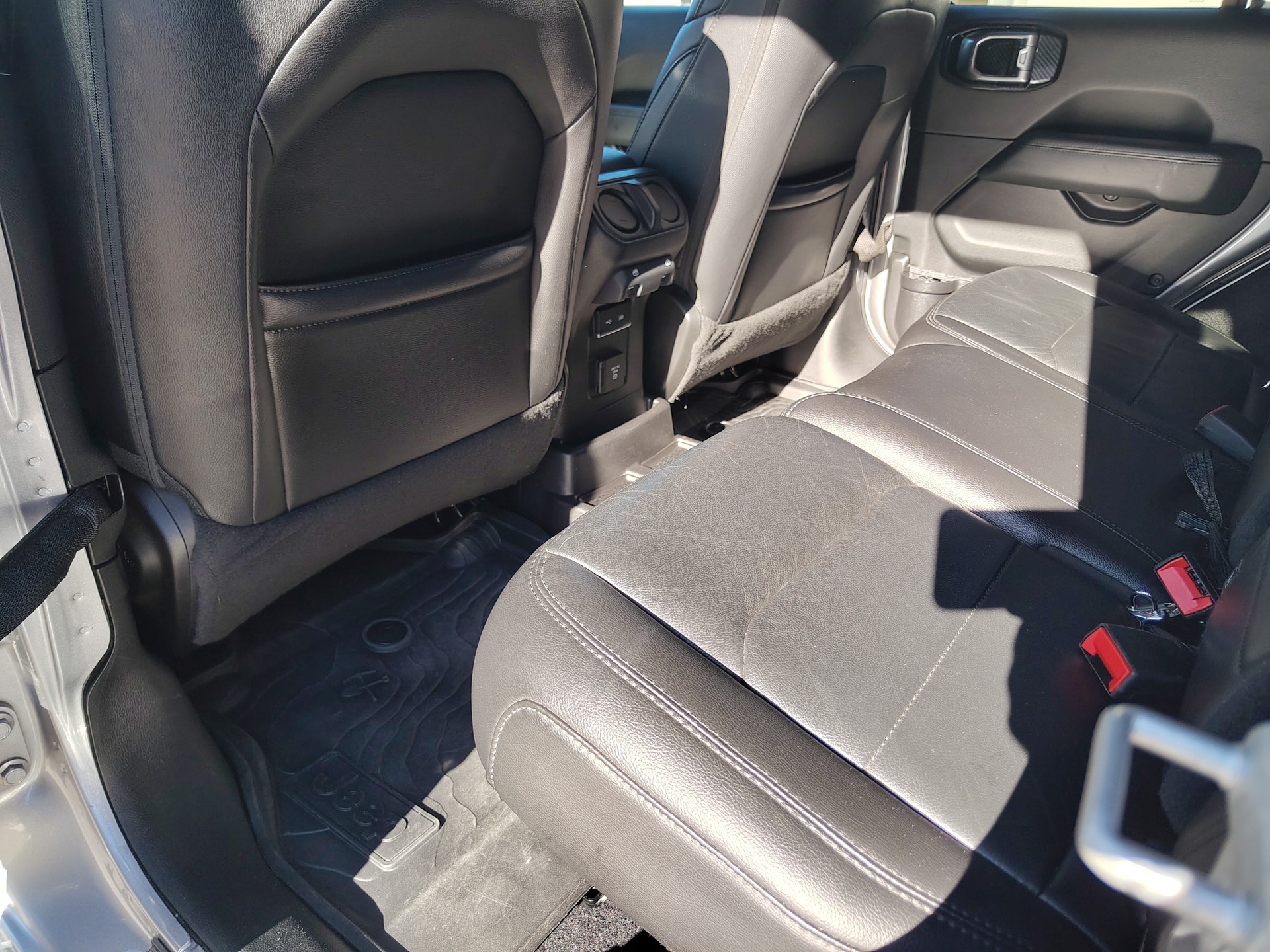 JEEP Wrangler 2.0 Unlimited Rubicon Automatic-image-8