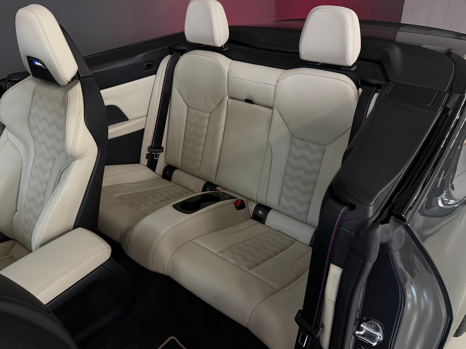 BMW M4 Cabrio Competition M xDrive-image-14