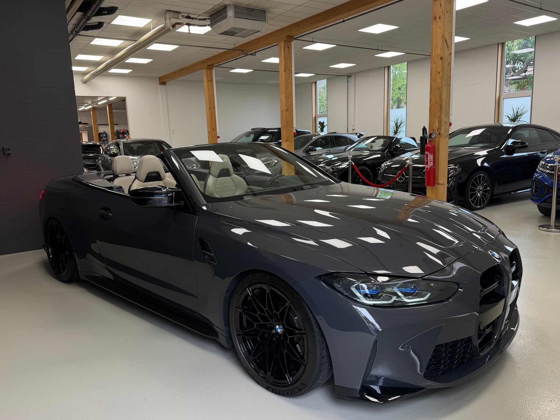 BMW M4 Cabrio Competition M xDrive-image-11