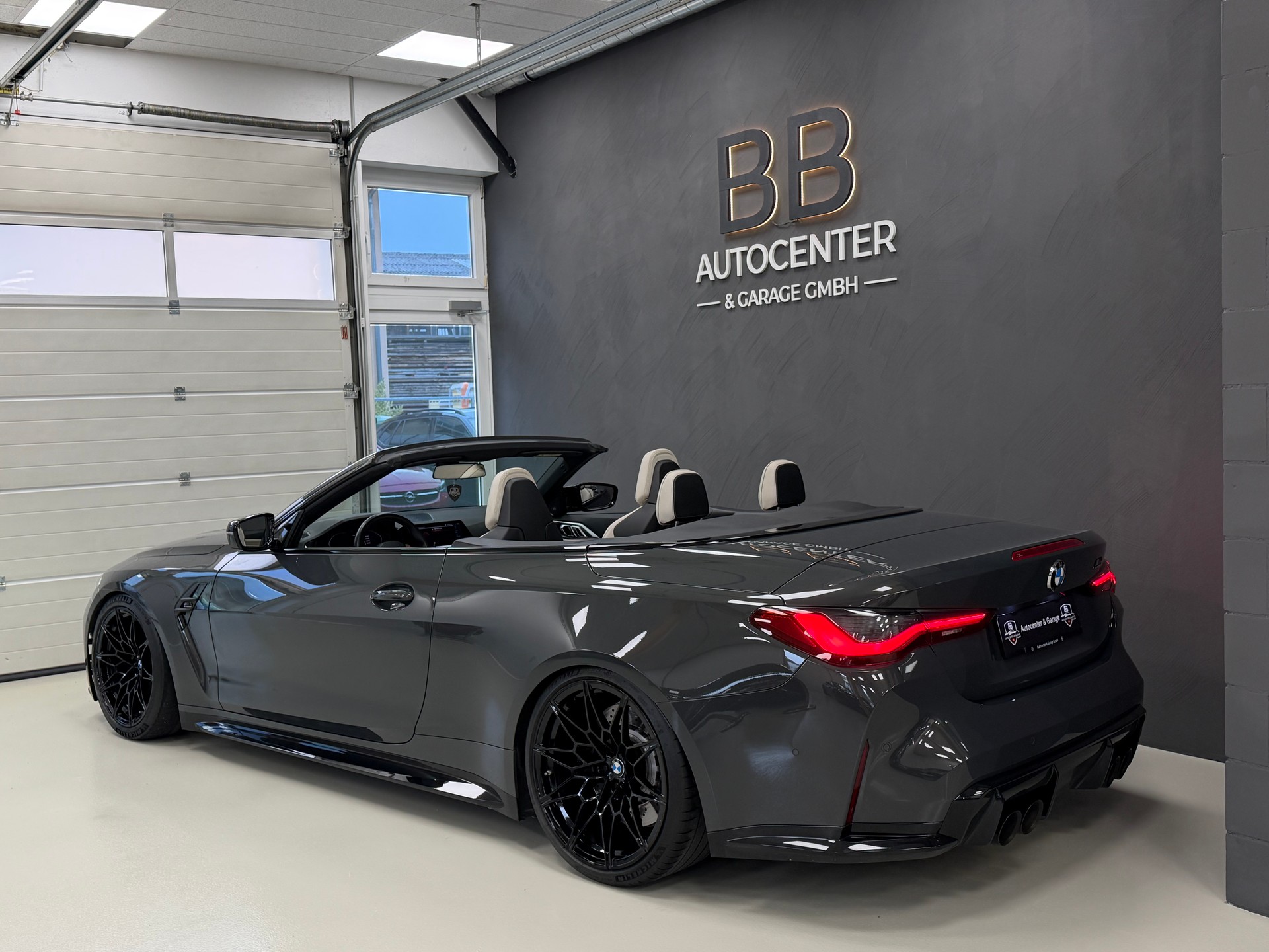 BMW M4 Cabrio Competition M xDrive-image-5