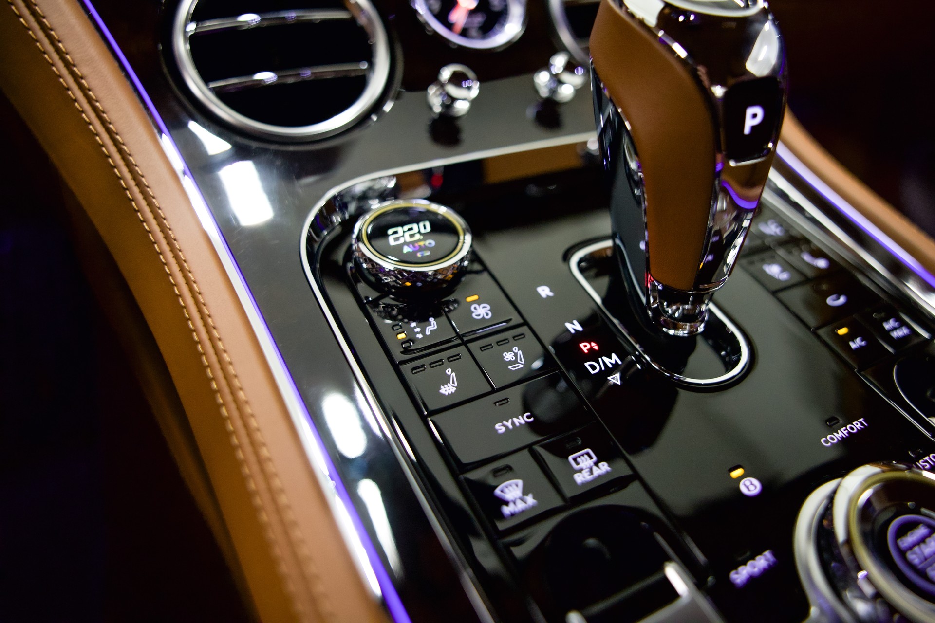 BENTLEY CONTINENTALental GT 4.0 V8 *CH-FHZ*-image-30