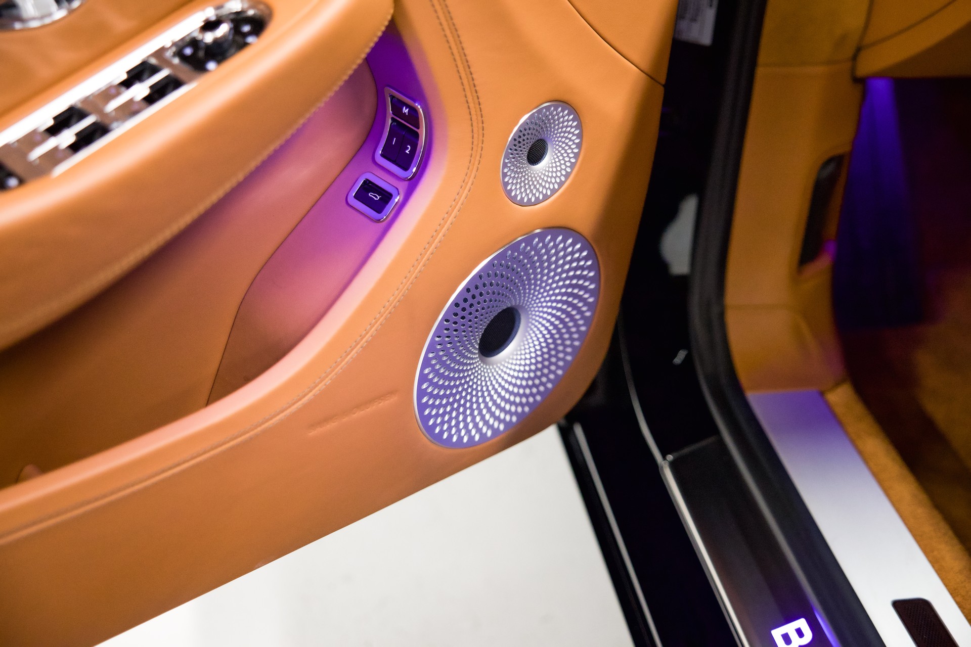 BENTLEY CONTINENTALental GT 4.0 V8 *CH-FHZ*-image-22