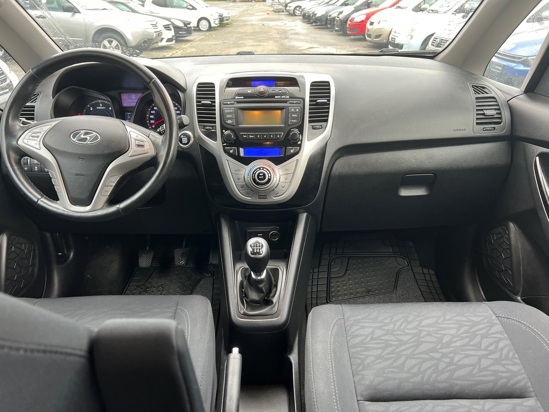 HYUNDAI iX20 1.6 CRDi Amplia-image-6